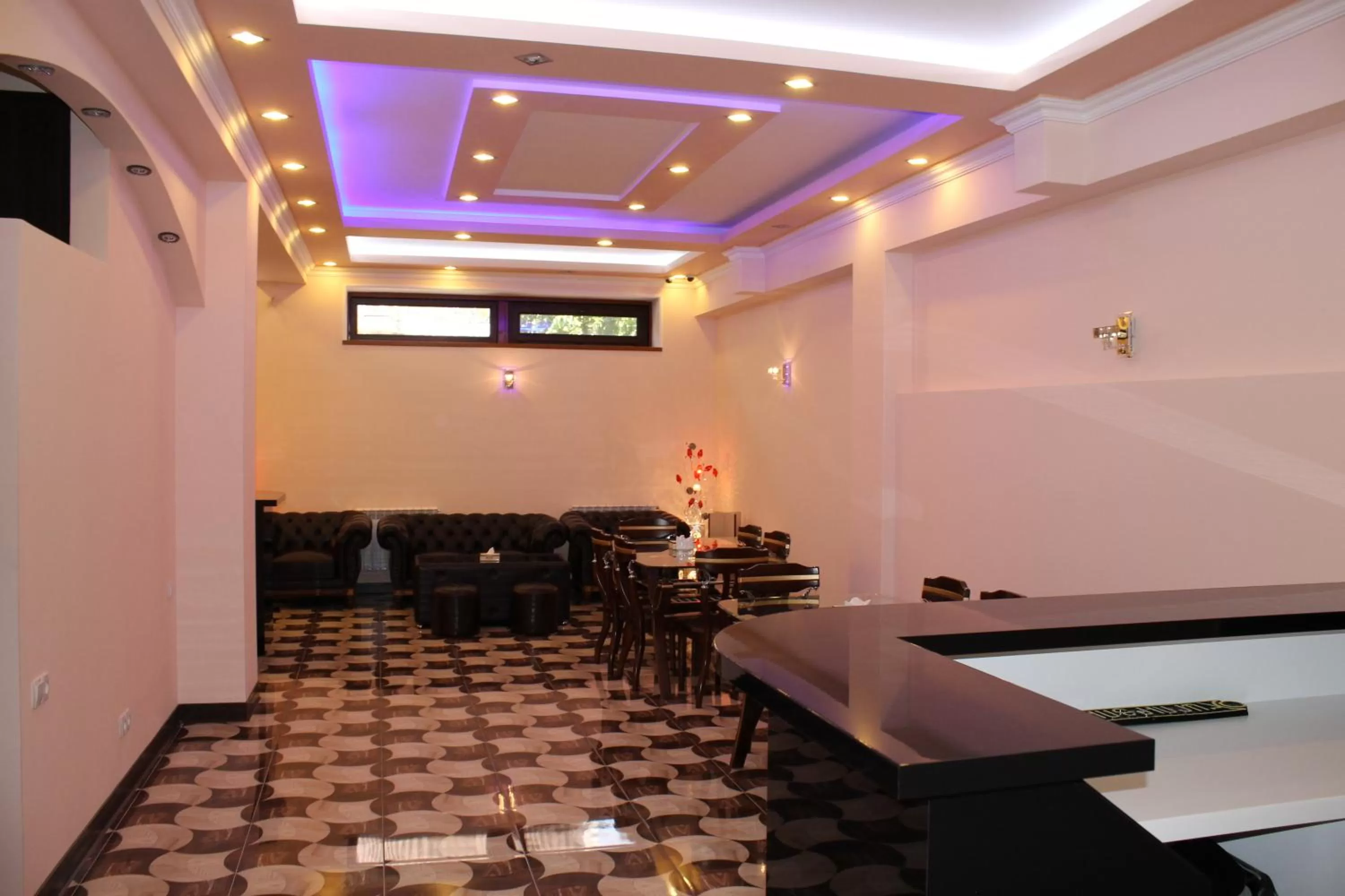 Restaurant/Places to Eat in Hotel For You