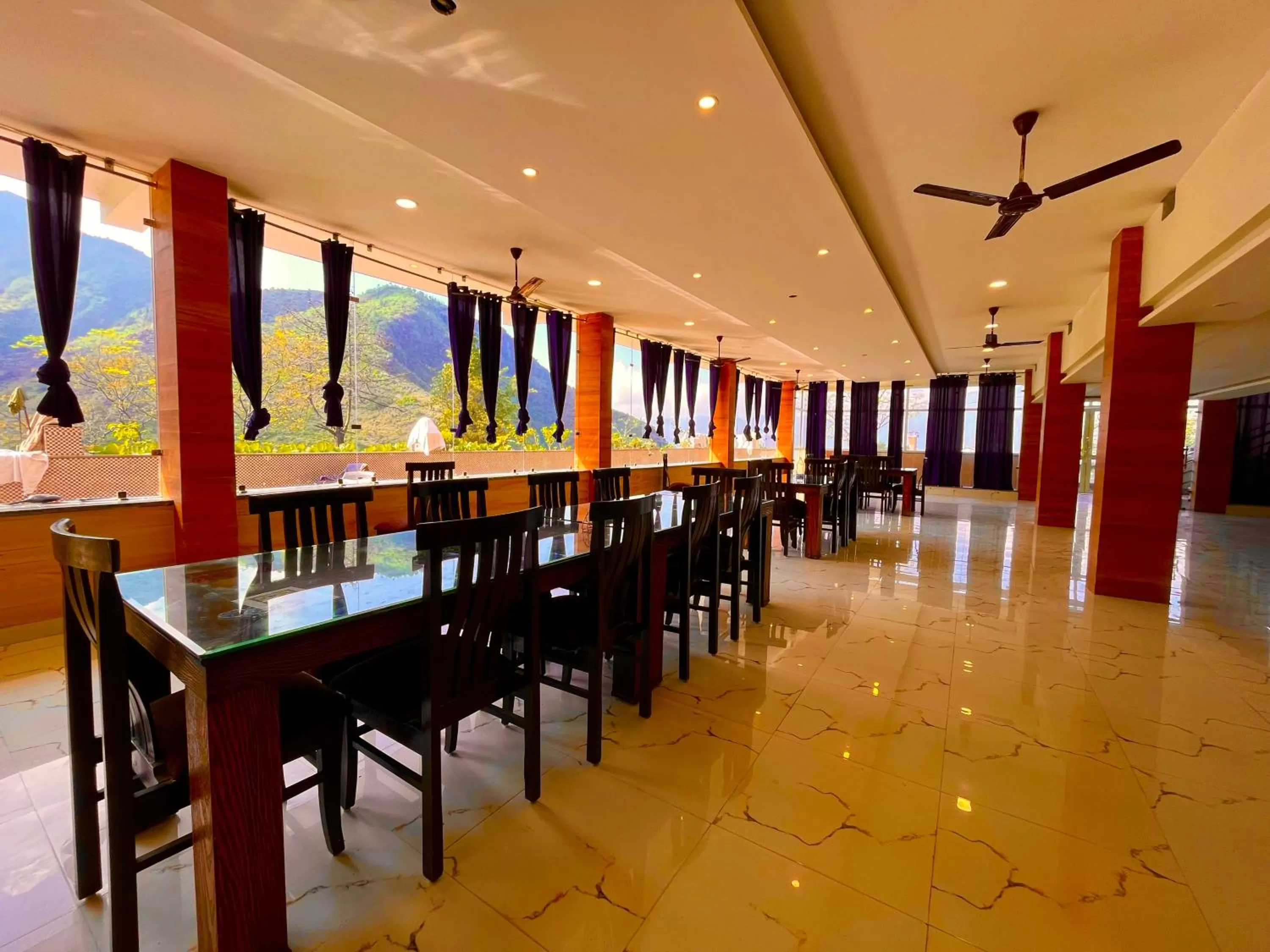 Restaurant/Places to Eat in The Kempty Fall Resort, Mussoorie