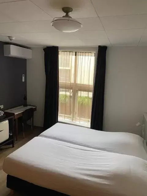 Twin Room in Restaurant & Hotel Monopole Harderwijk Twin Room in Restaurant & Hotel Monopole Harderwijk