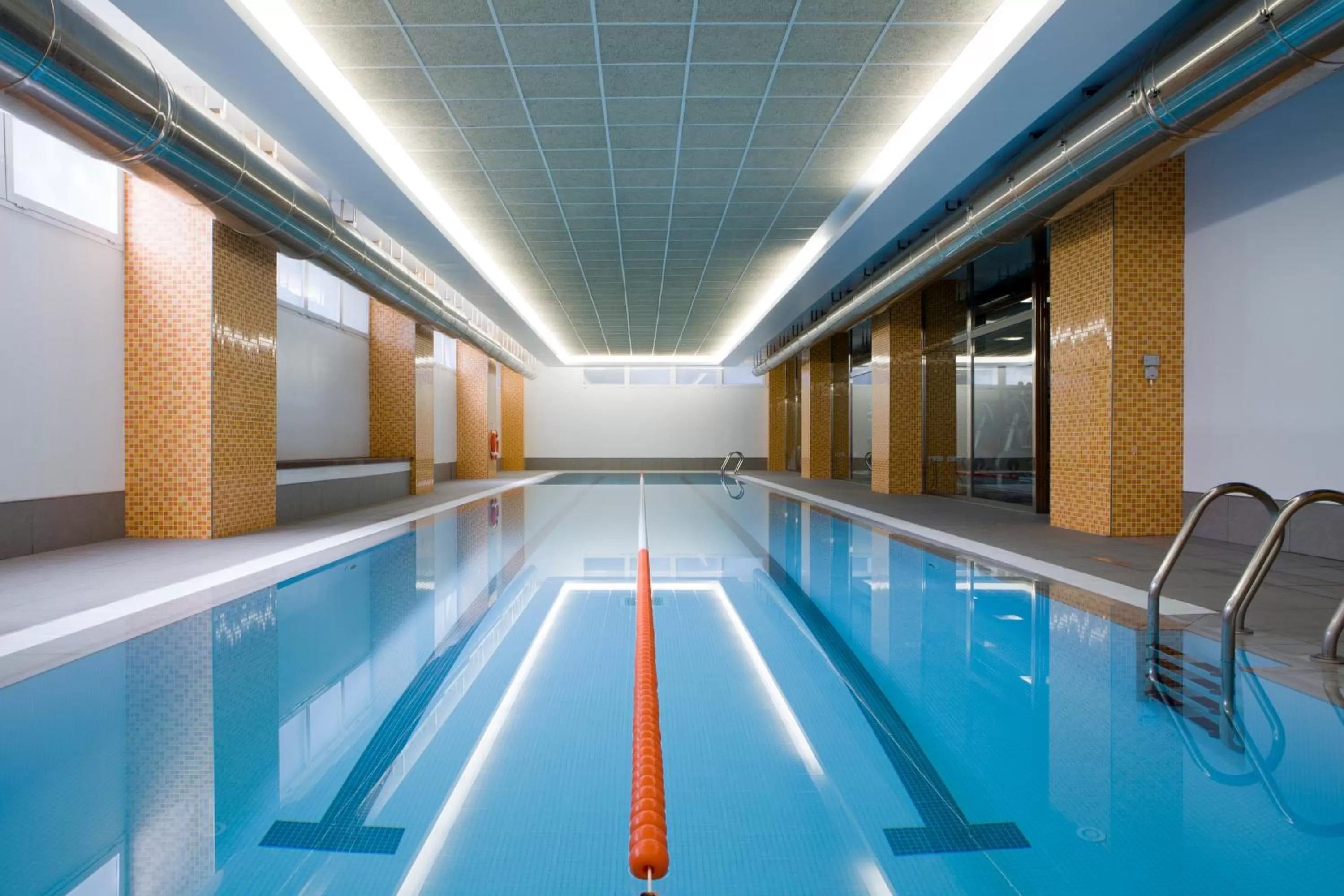 Swimming pool in Intelier Orange