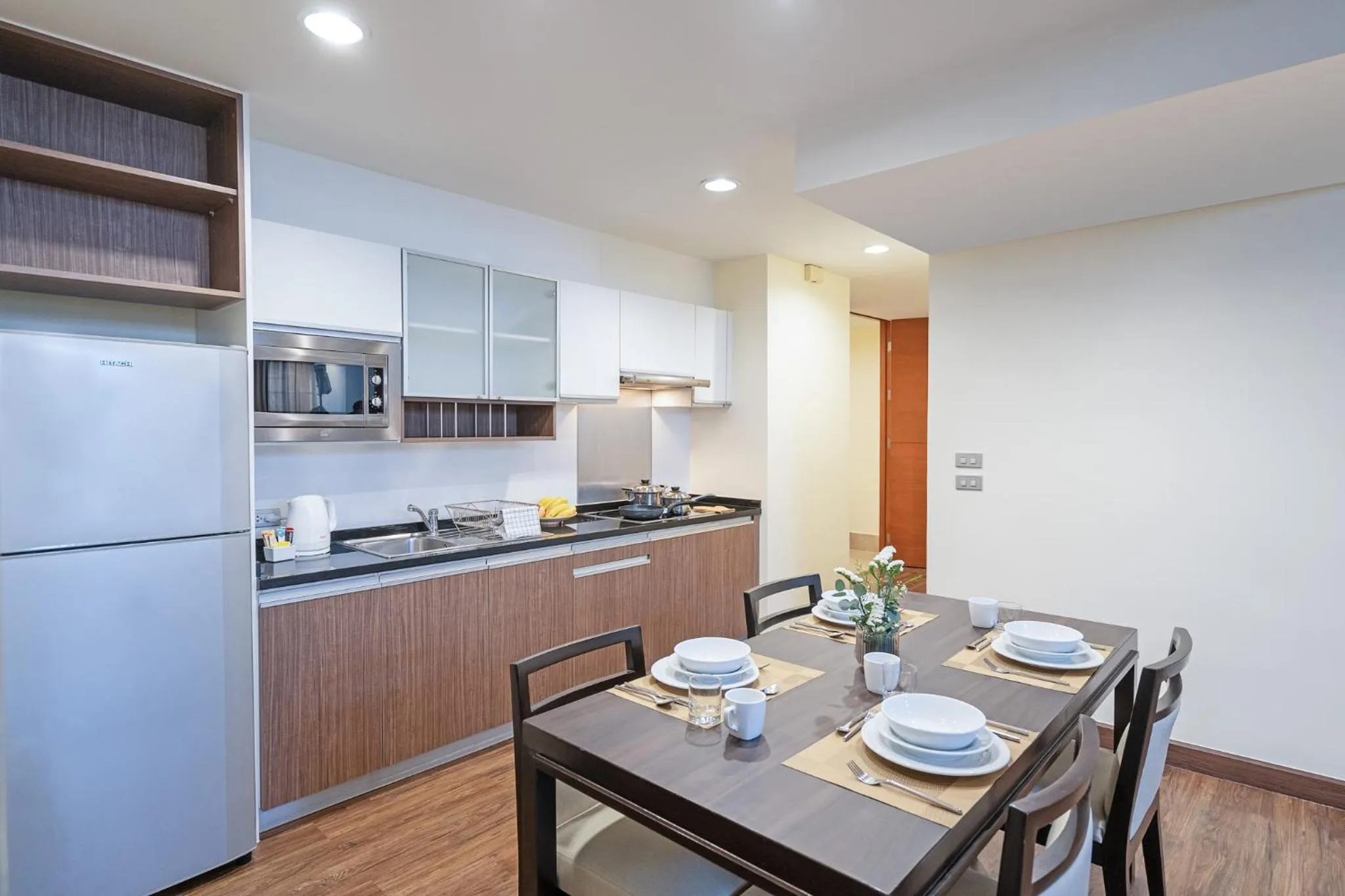 Kitchen or kitchenette in Amanta Hotel & Residence Ratchada