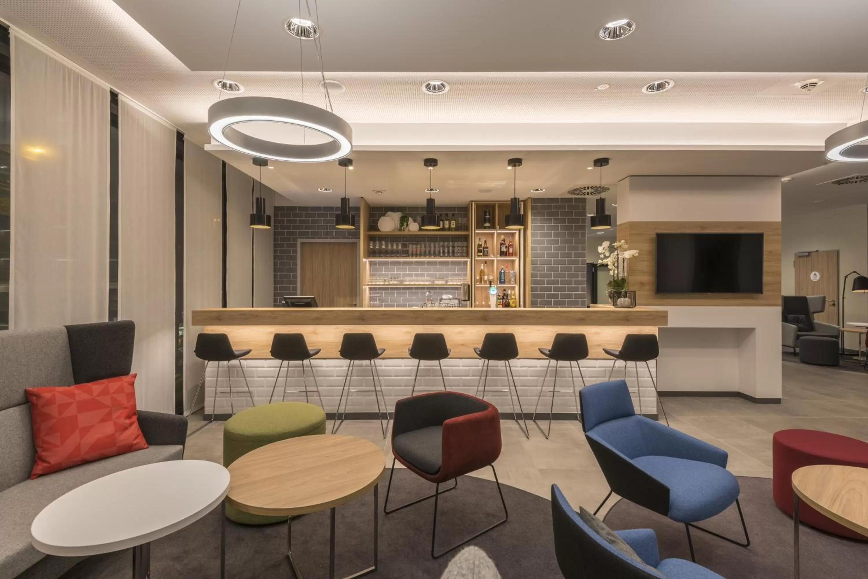 Lounge or bar in Holiday Inn Express - Wuppertal - Hauptbahnhof by IHG