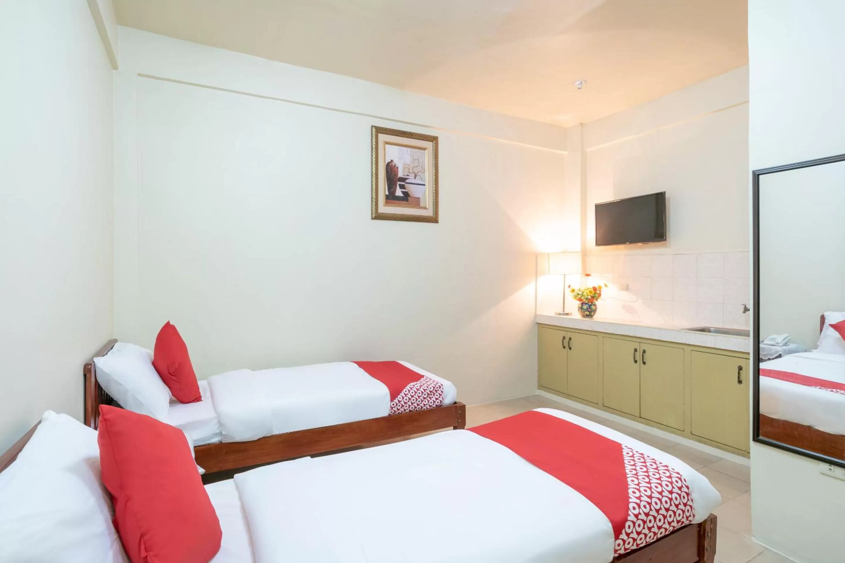 Bedroom, Bed in Conrado's Apartelle