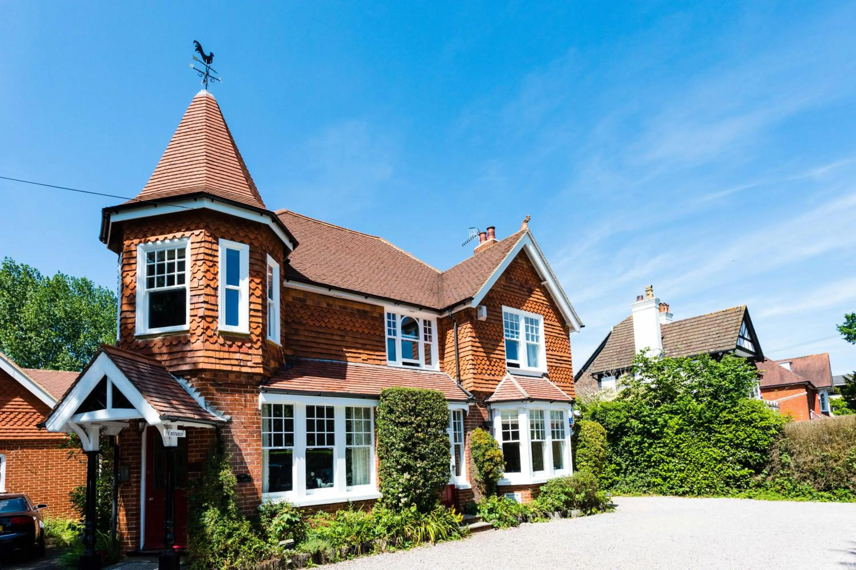 Property building in The Lawn Guest House Gatwick
