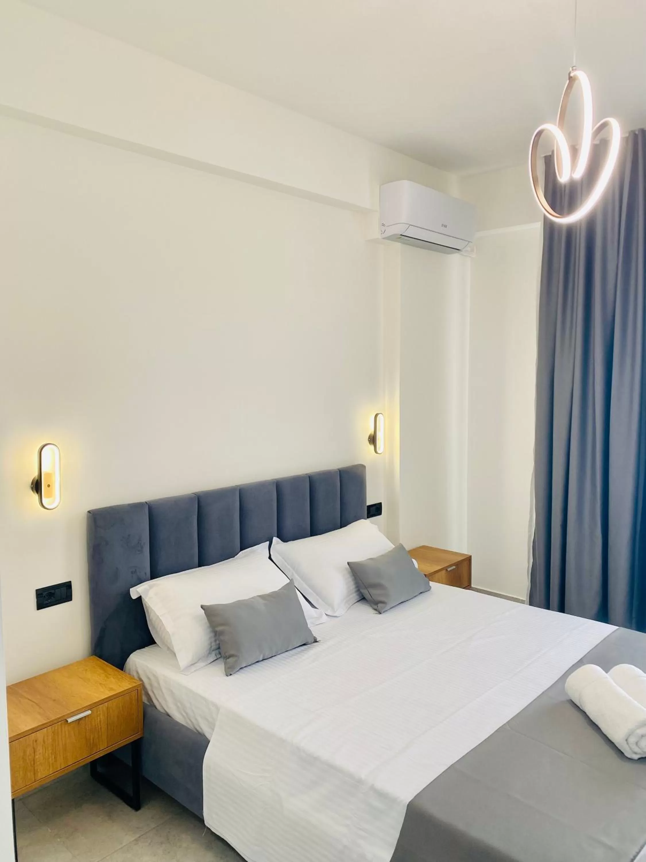 Photo of the whole room, Bed in Maor Hotel