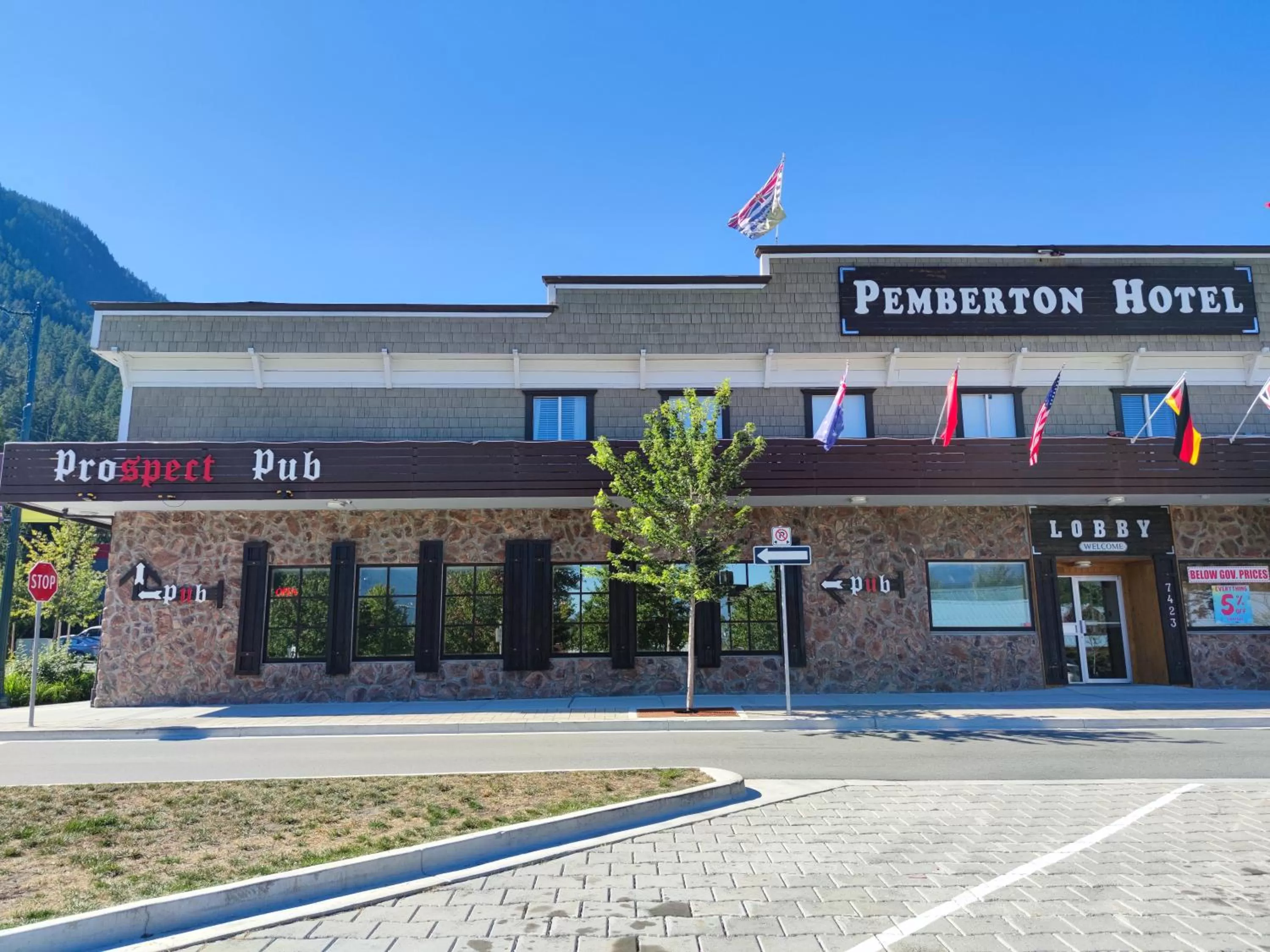Property building in Pemberton Hotel (Motel)