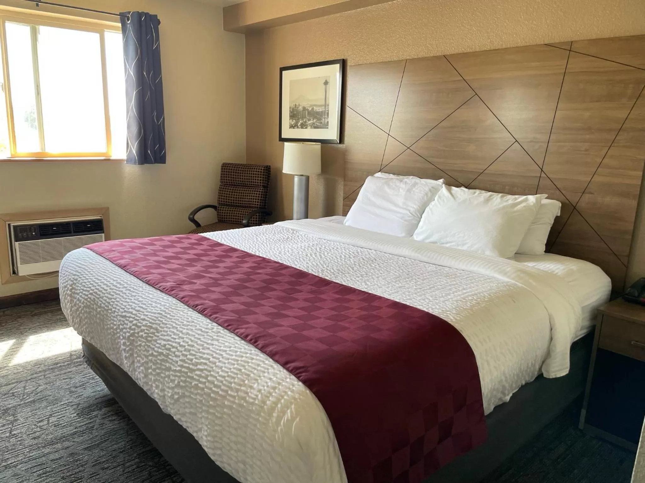 Bedroom, Bed in Americas Best Value Inn Lynnwood