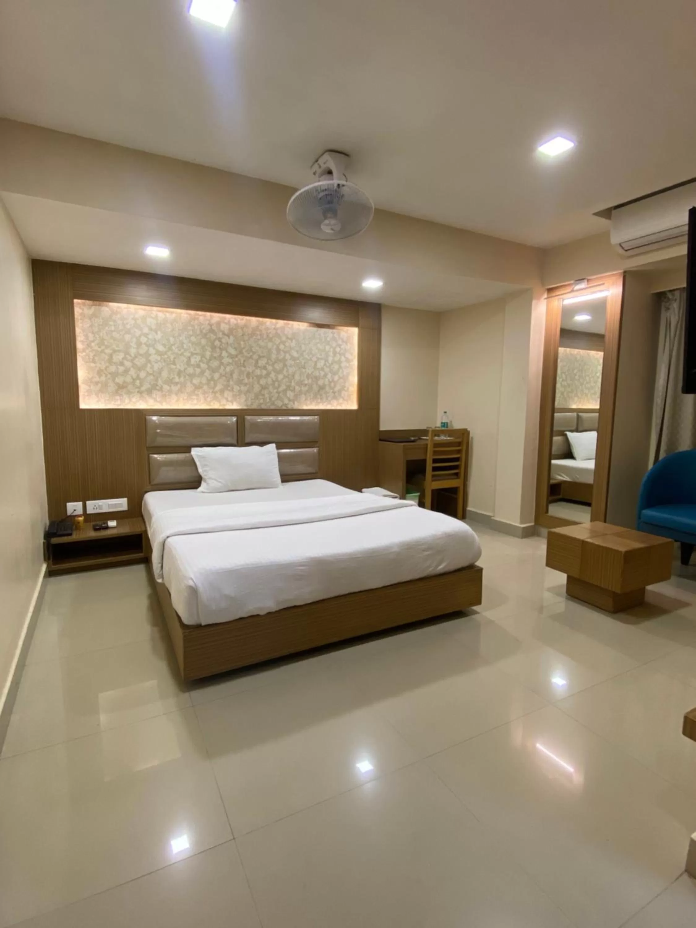 Bed in Greens Suite - Business Class Hotel - Opposite Ripon Building