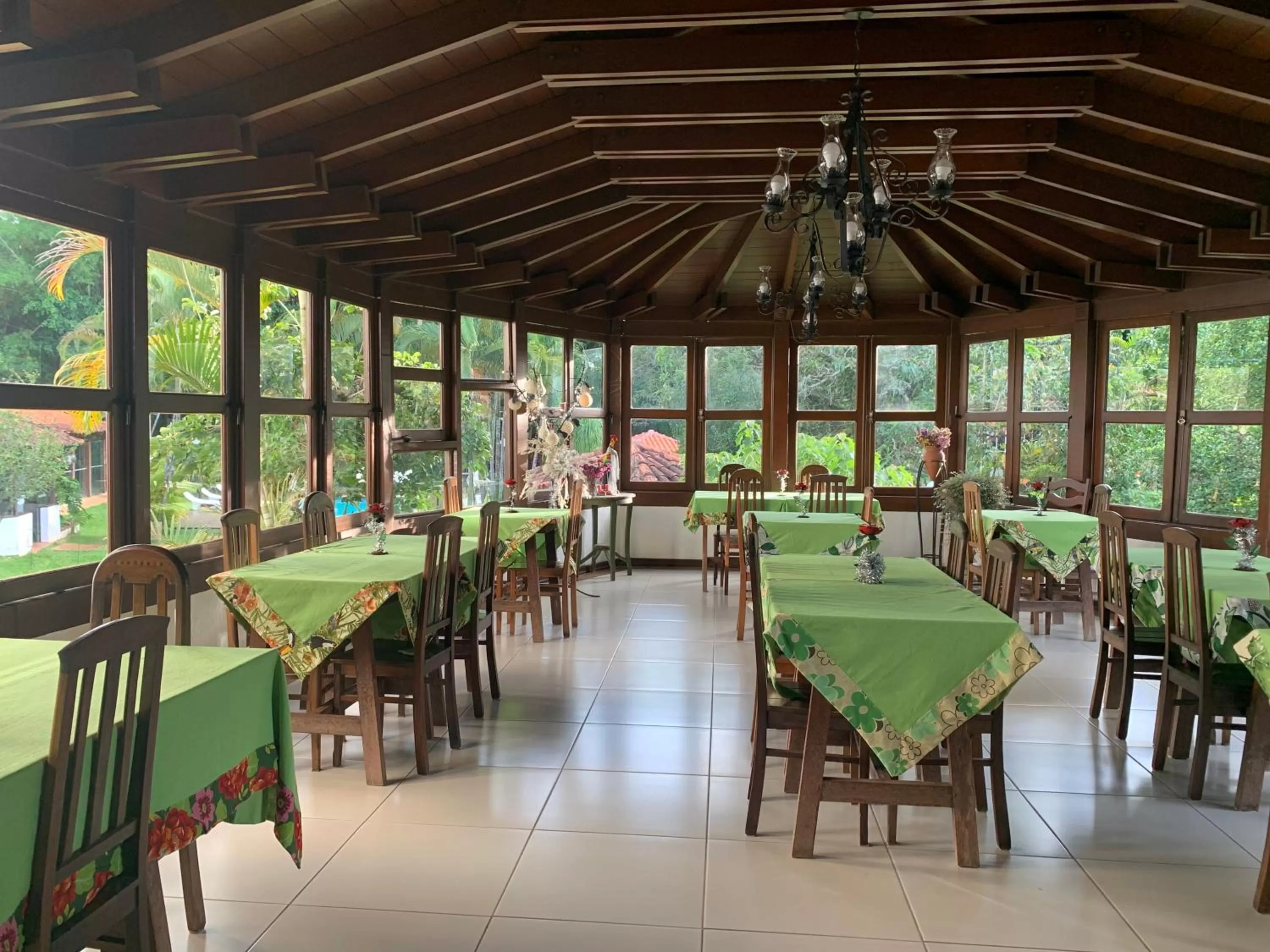 Breakfast, Restaurant/Places to Eat in Pousada Villa Real