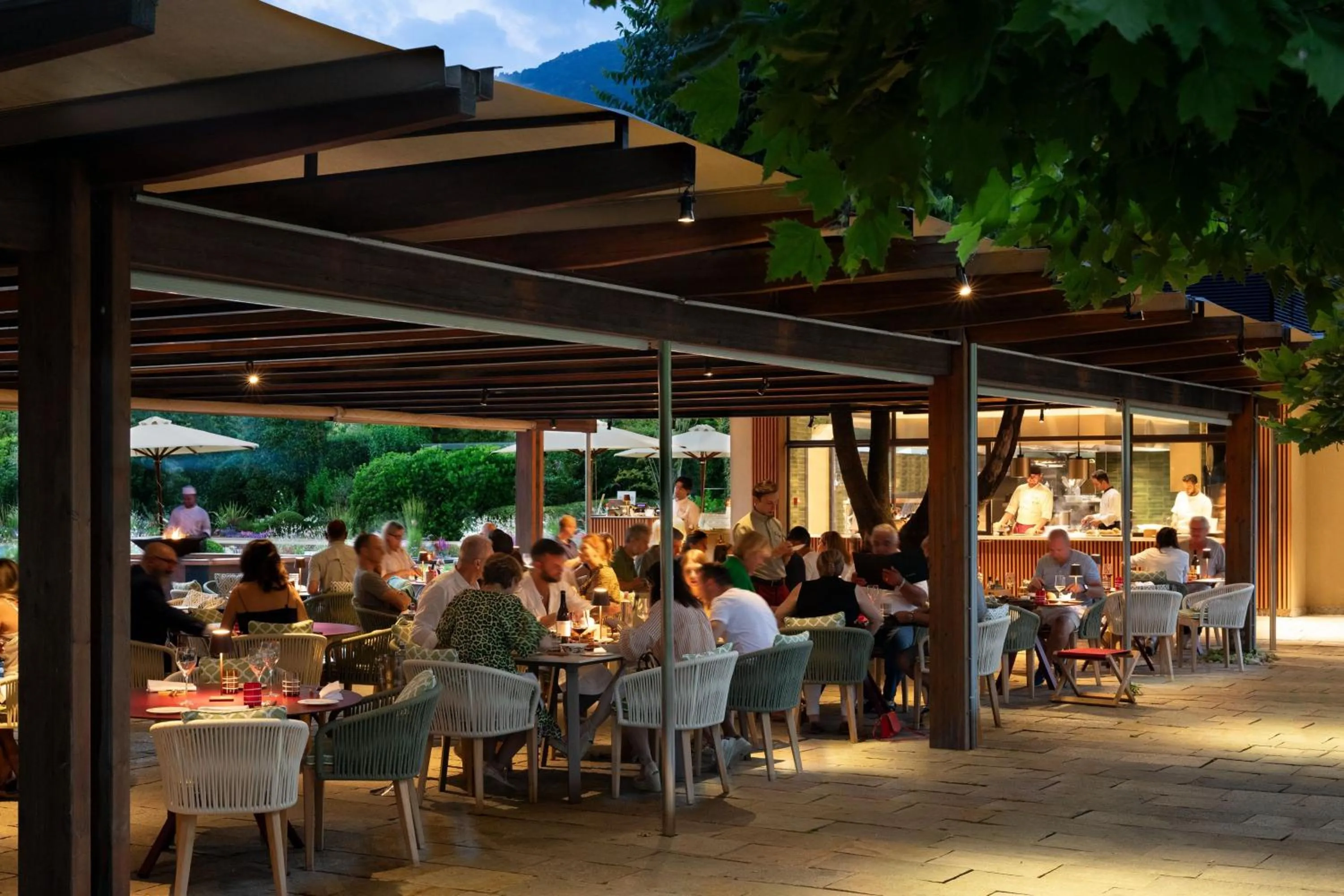 Restaurant/places to eat in Sheraton Lake Como Hotel