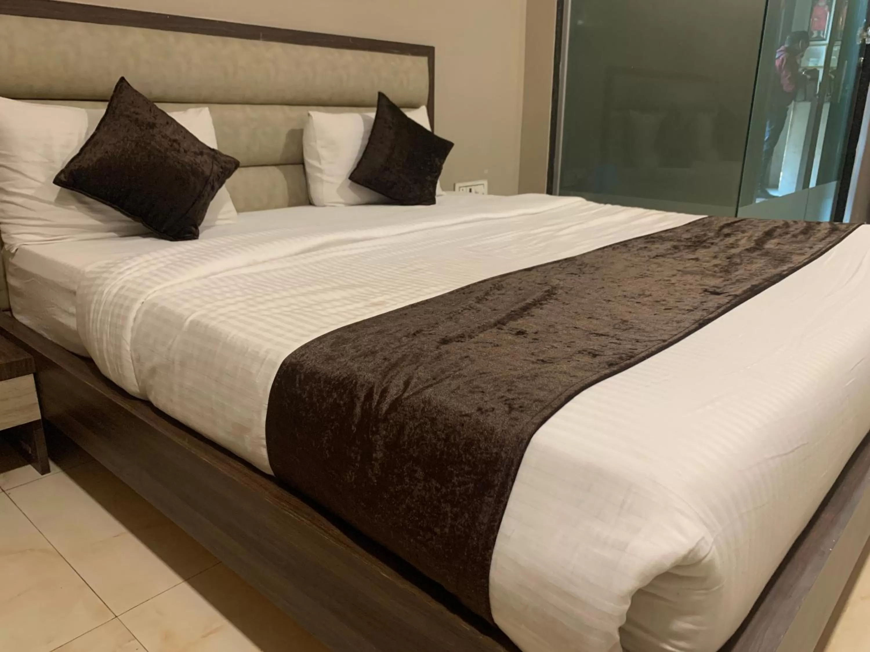 Bed in Hotel Merakee - Near Dahisar Mira Road Mumbai
