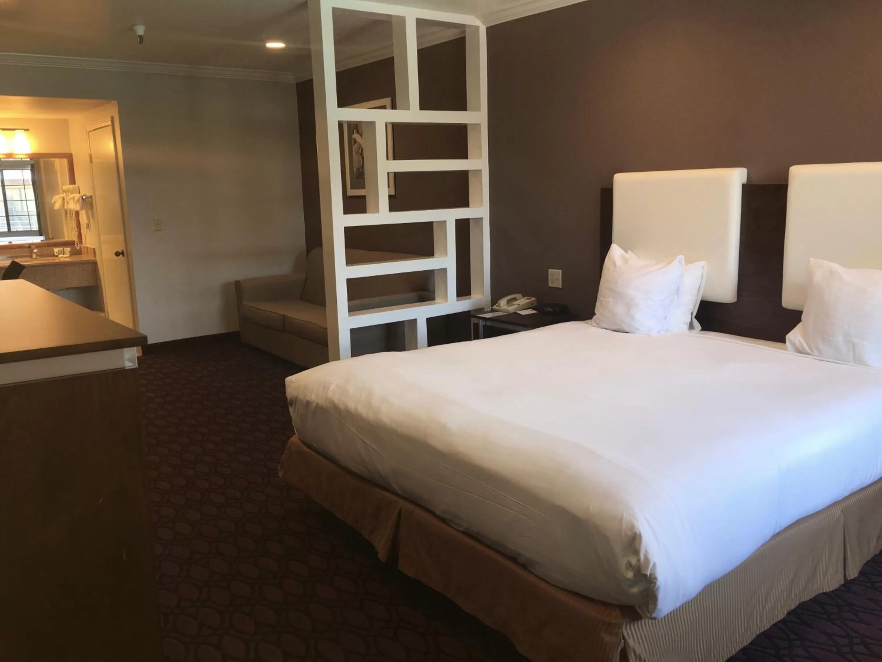 Bed in Hotel Pacific, Manhattan Beach