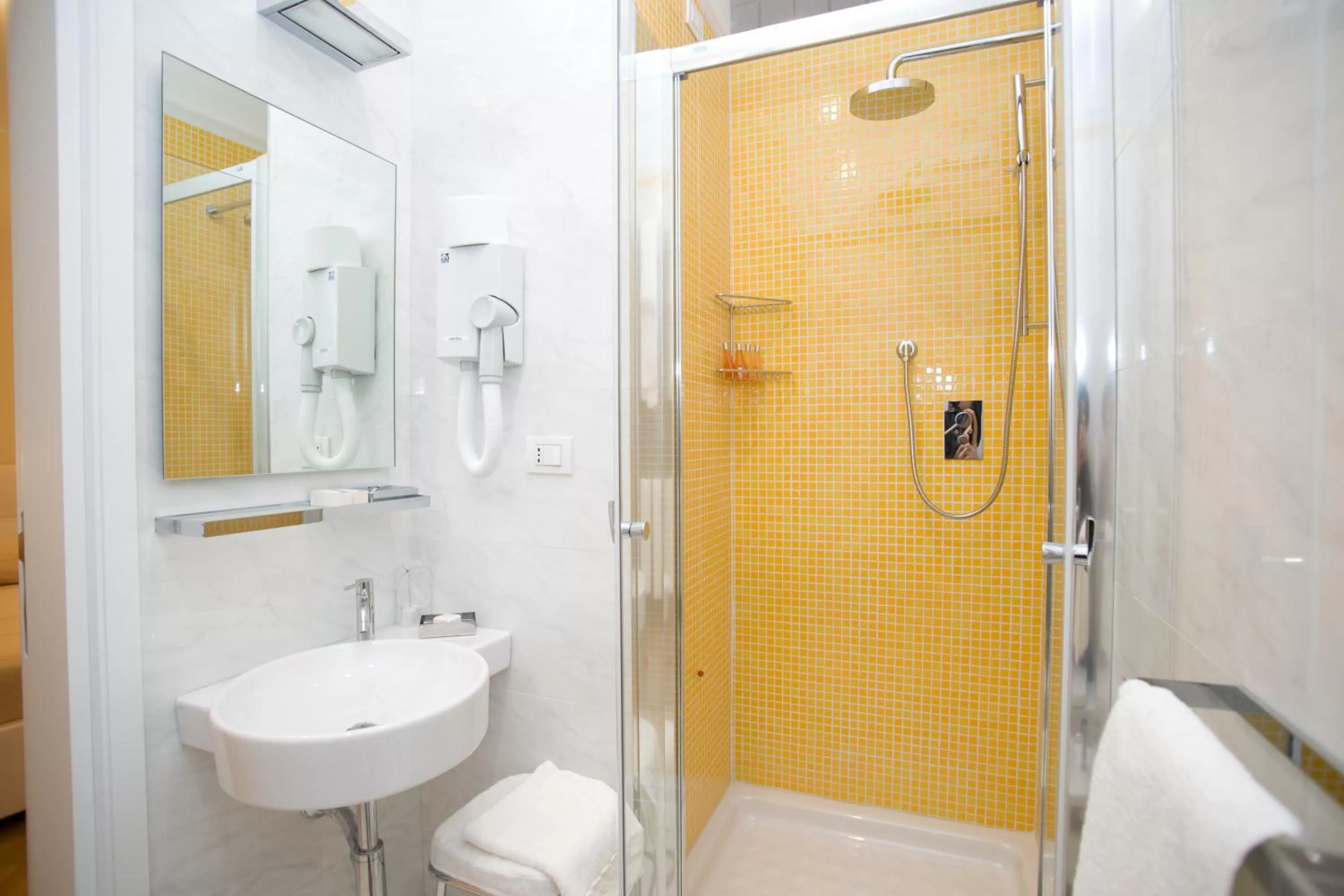 Shower in La Locanda di Gino