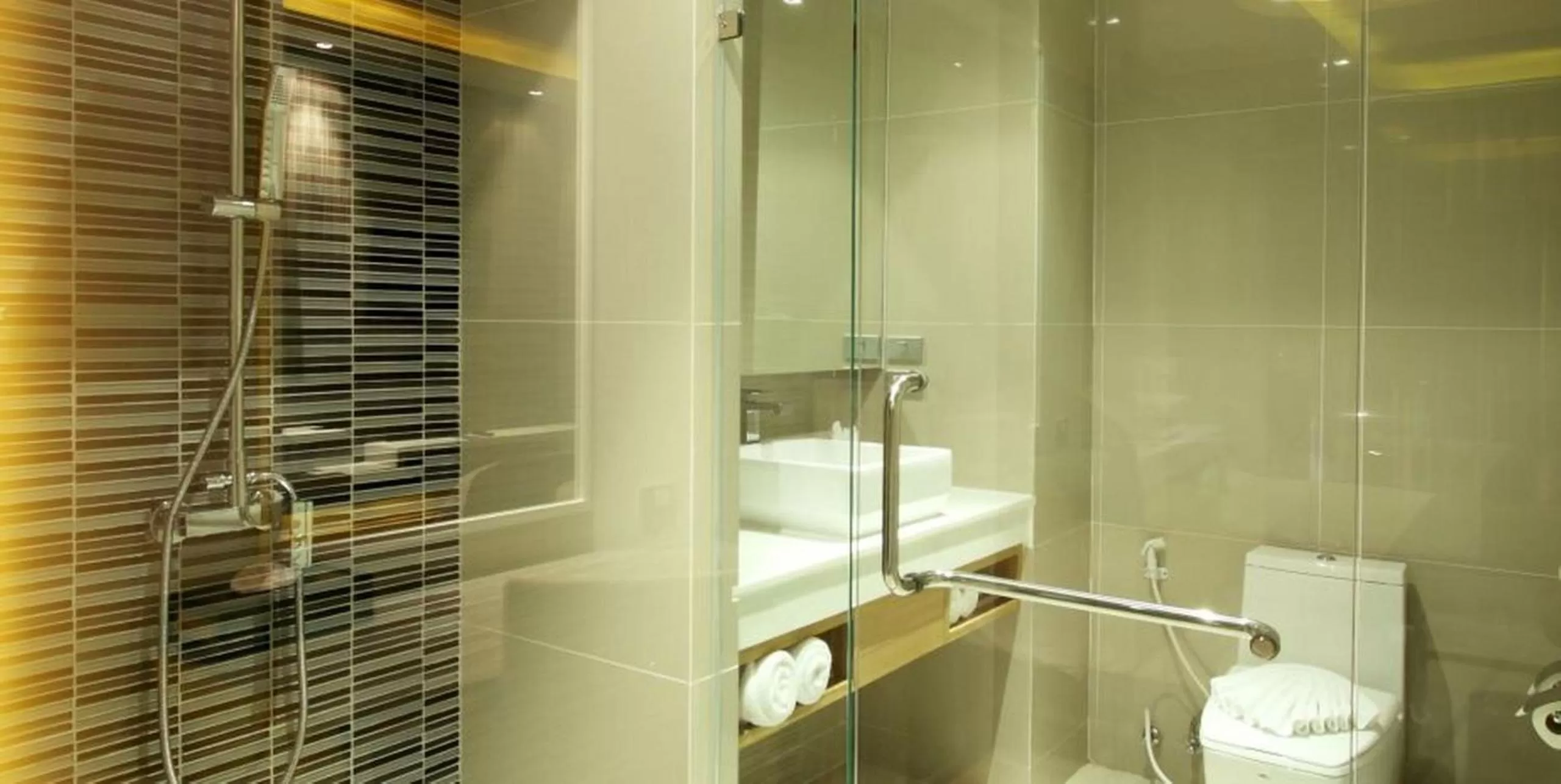 Bathroom in Wyndham Sea Pearl Resort, Phuket