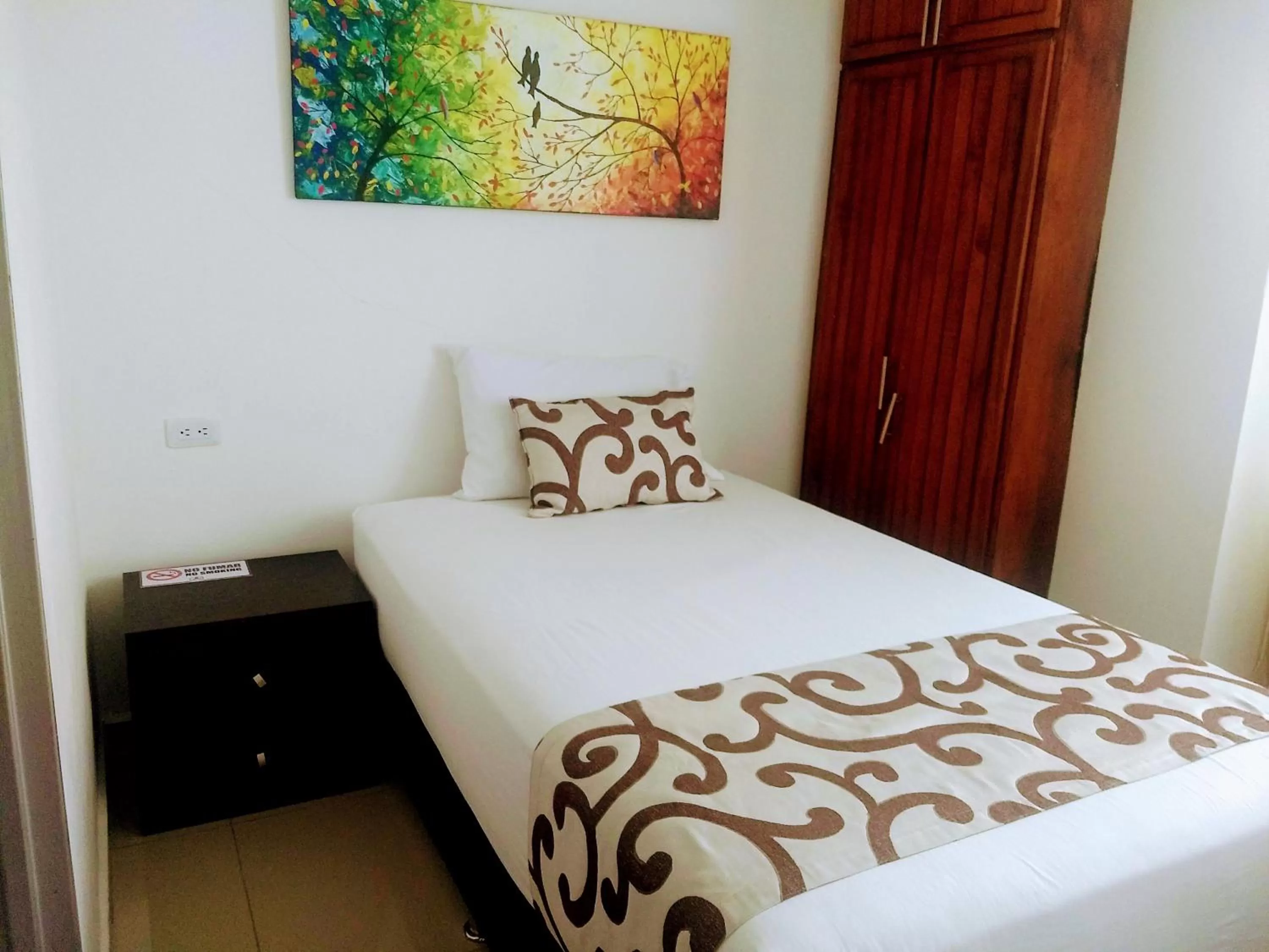 Bedroom, Bed in Hotel Cafe Plaza