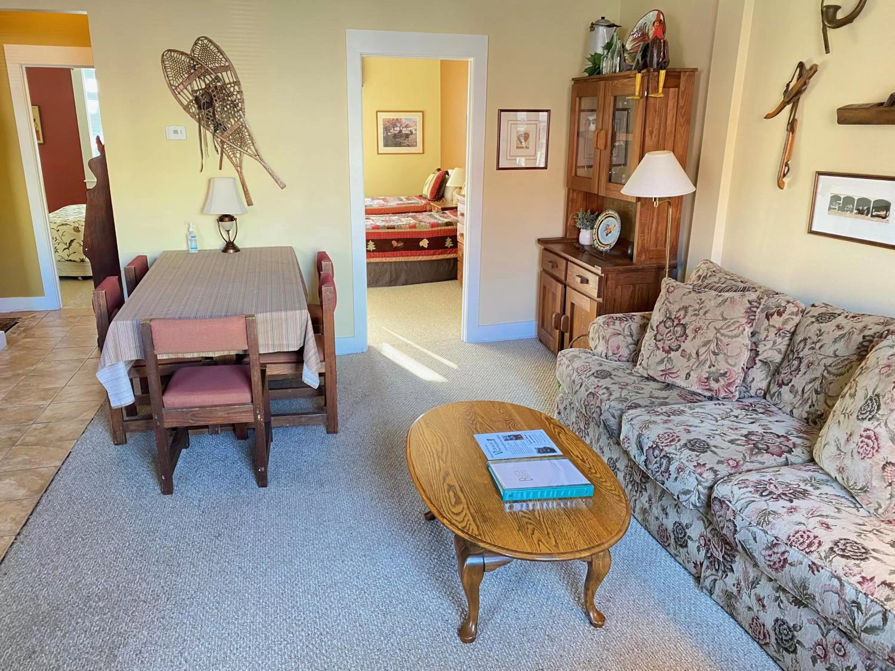 Living room in Bristol Suites