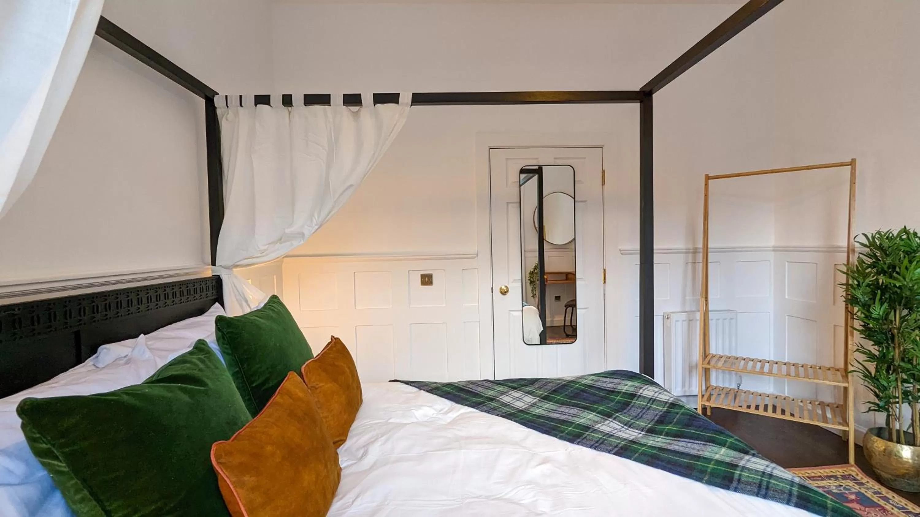 Bed in Slateford House 1770 Luxury Aparthotel by The House of Danu