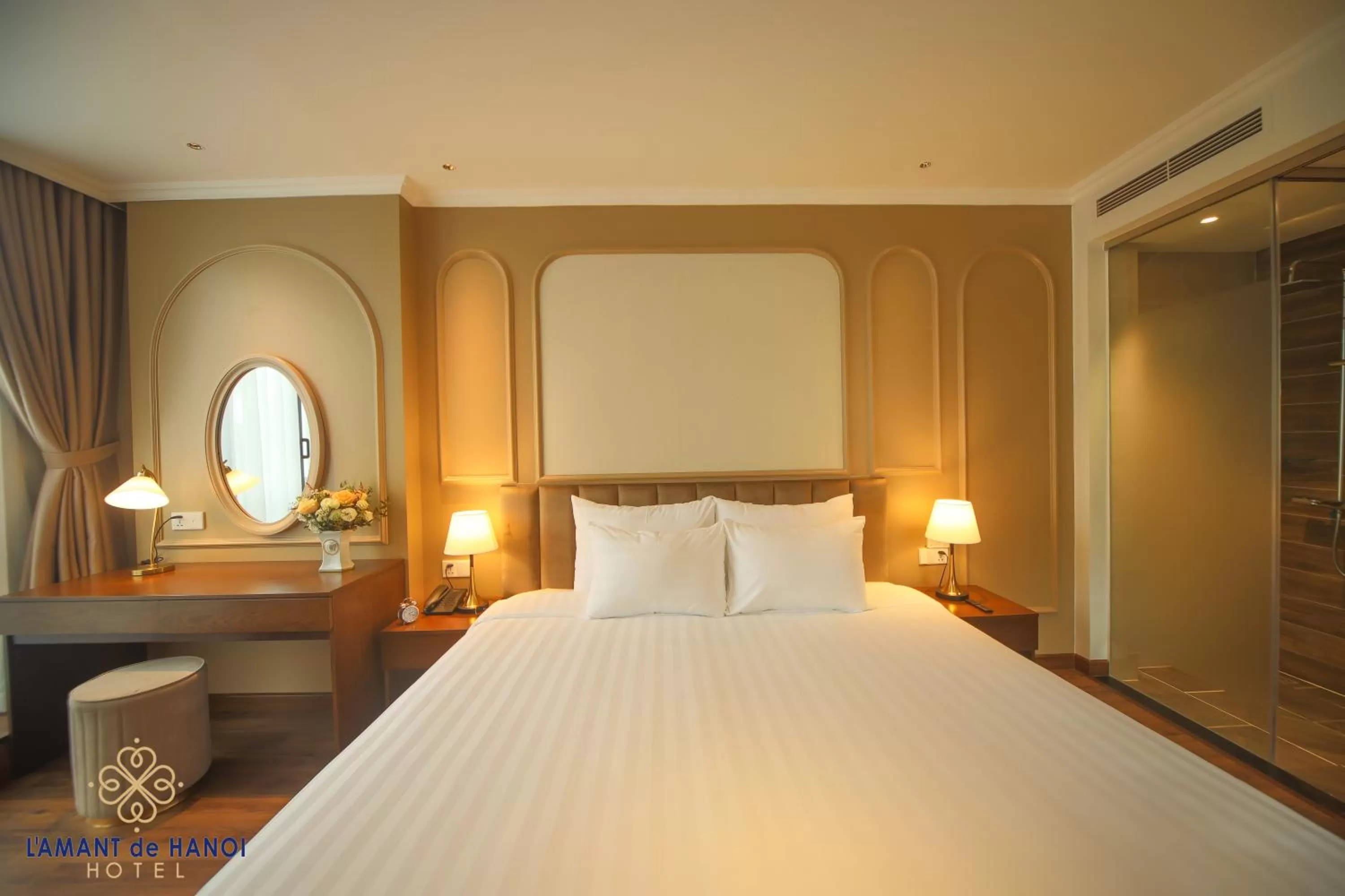 Bed in L'amant de Hanoi Hotel - khách sạn Lamant de Hà Nội