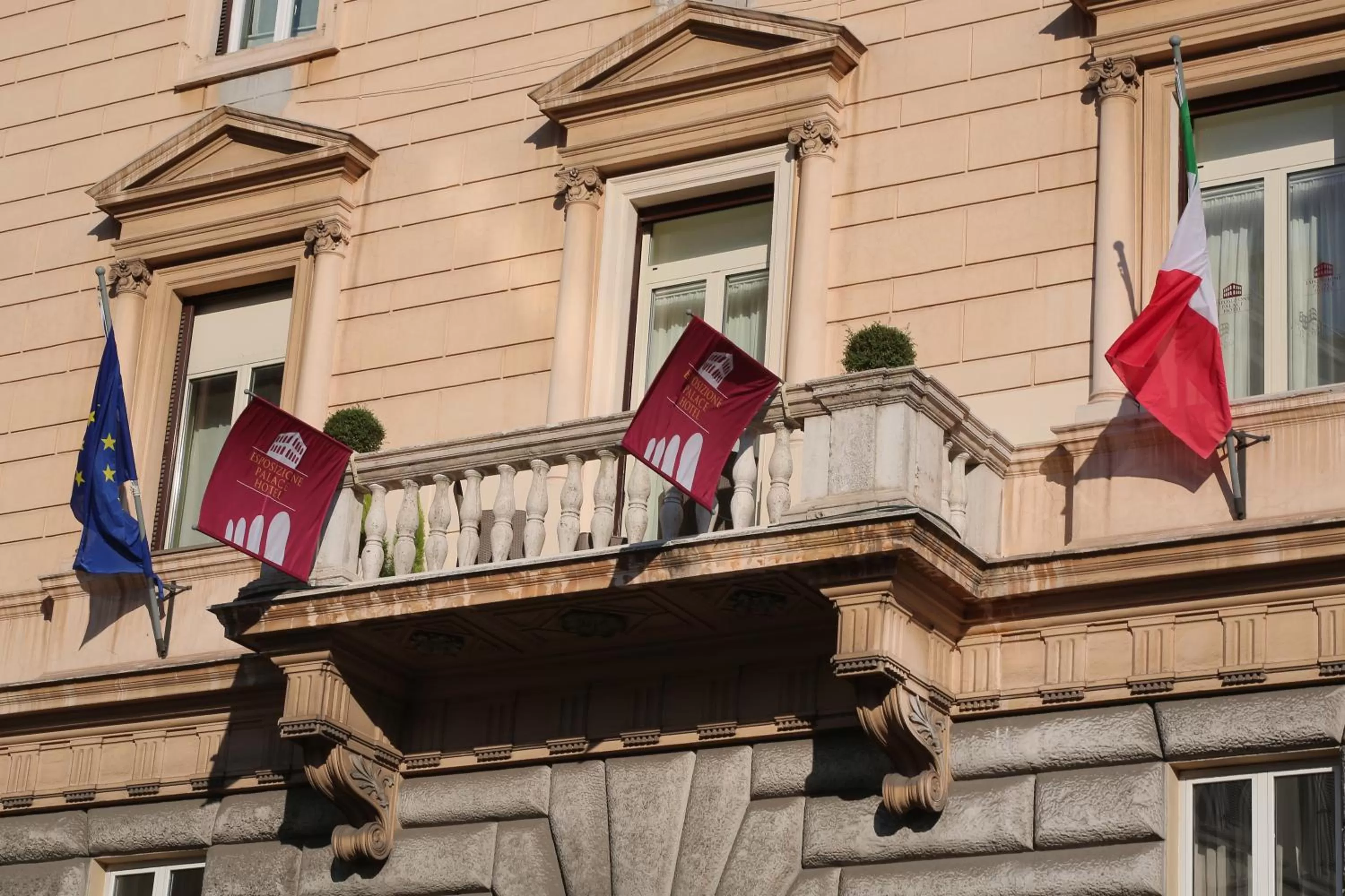 Balcony/Terrace in Esposizione Palace Hotel