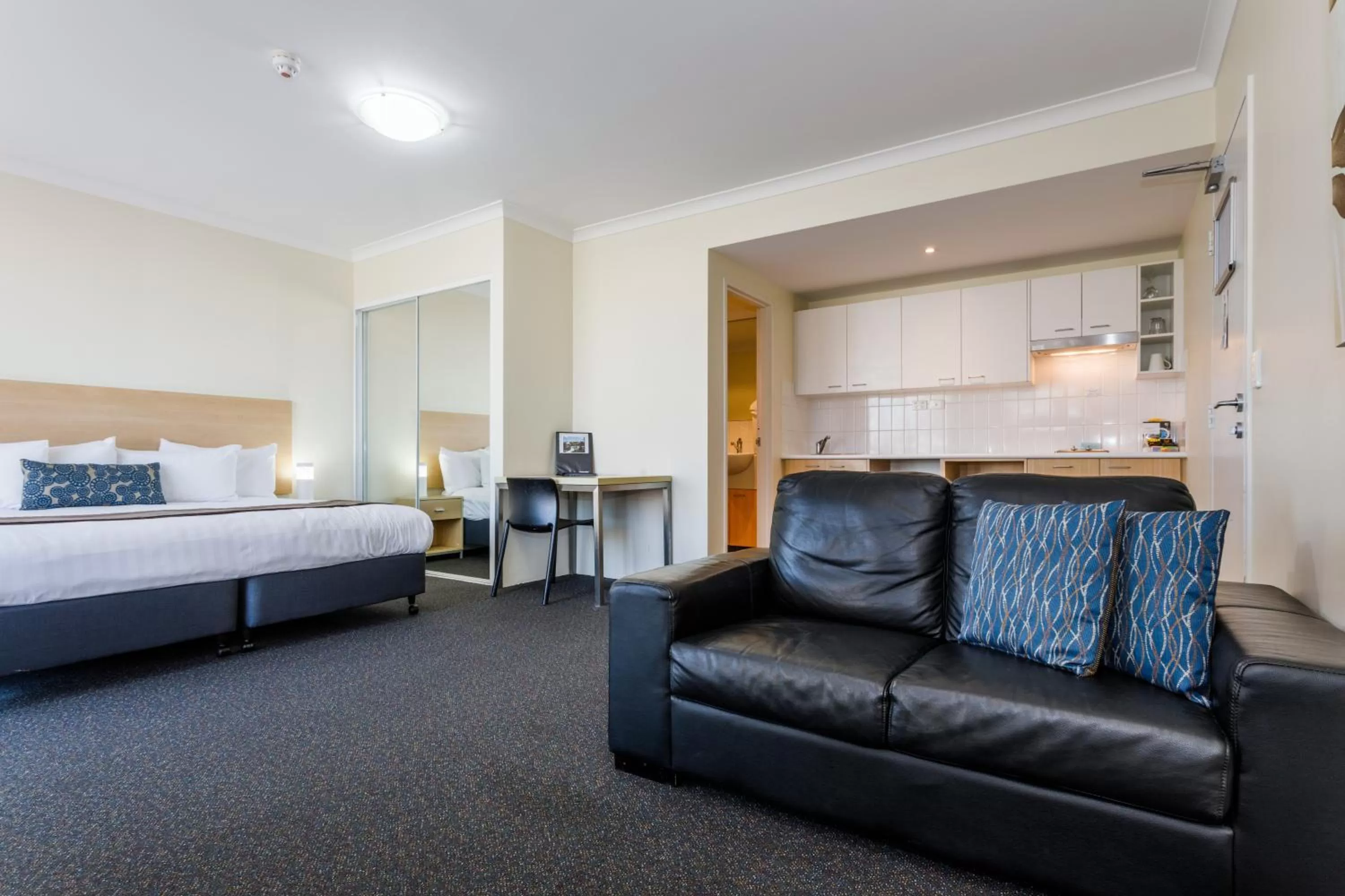 Photo of the whole room, Bed in Perth Ascot Central Apartment Hotel Official