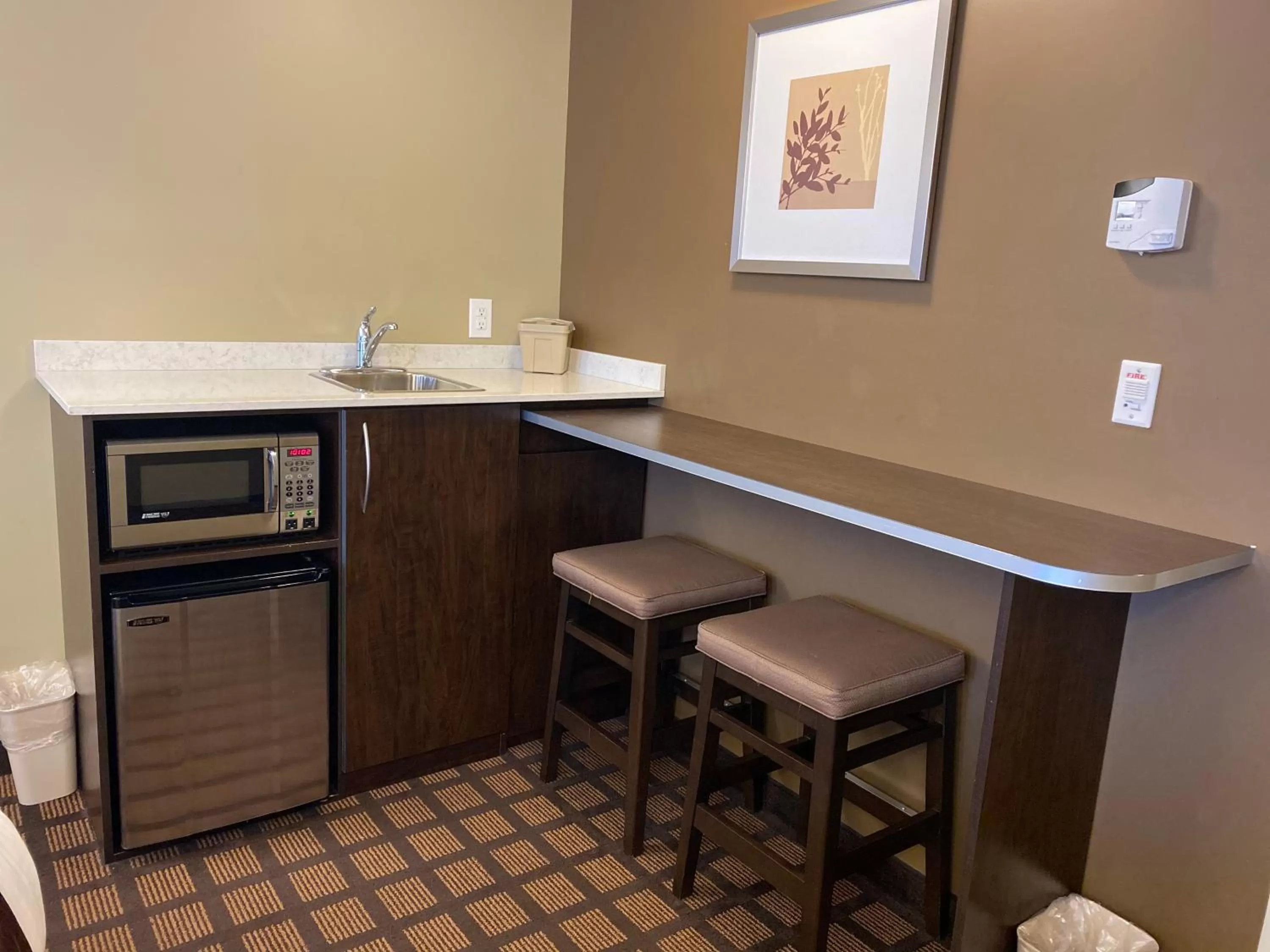 Kitchen or kitchenette in Microtel Inn & Suites by Wyndham - Timmins