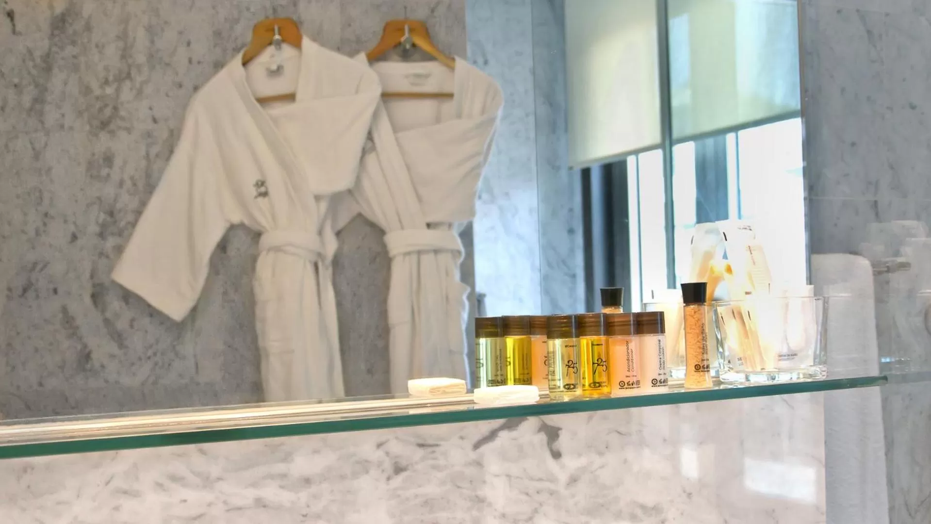 Hot Tub in 725 Continental Hotel