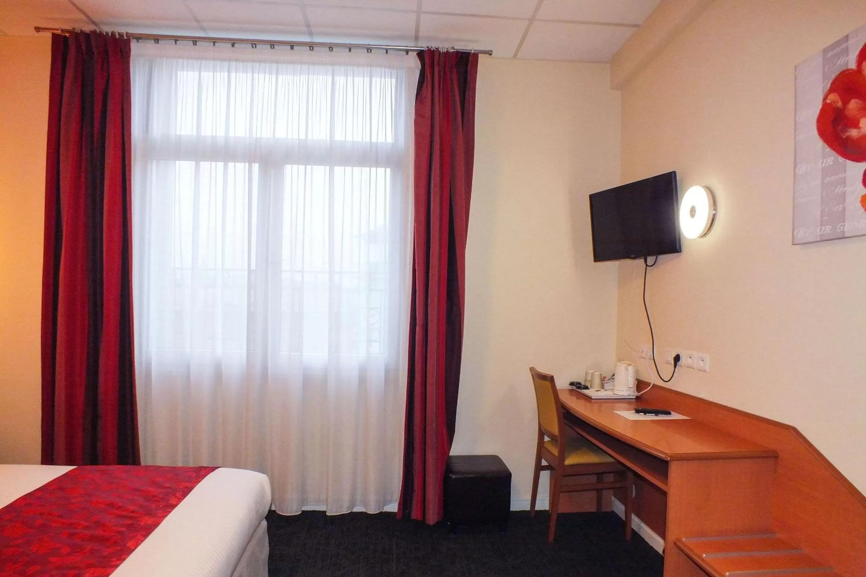 Photo of the whole room, Bed in Hotel Cecil Metz Gare