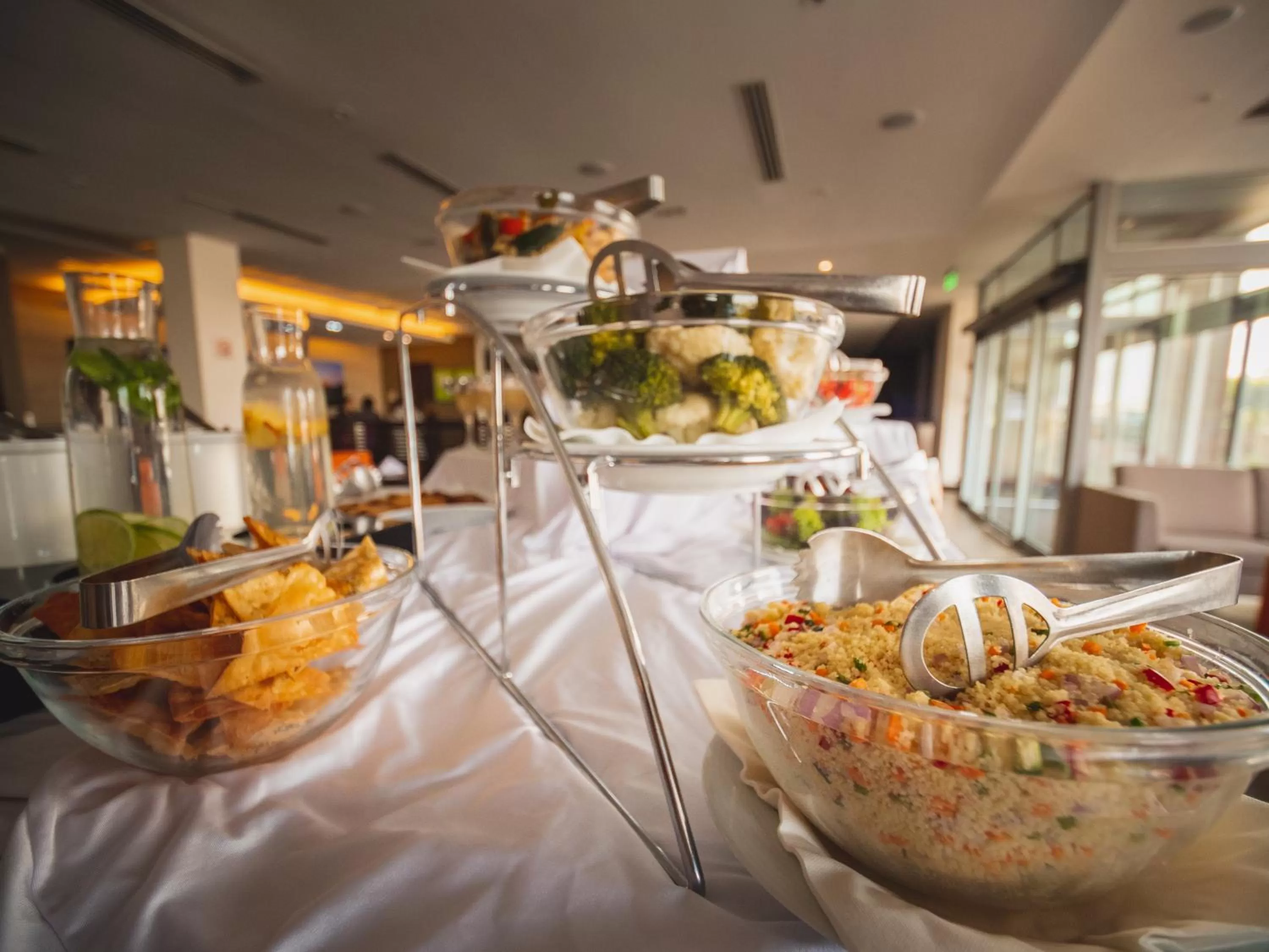 Restaurant/places to eat in Wyndham Santiago Aeropuerto