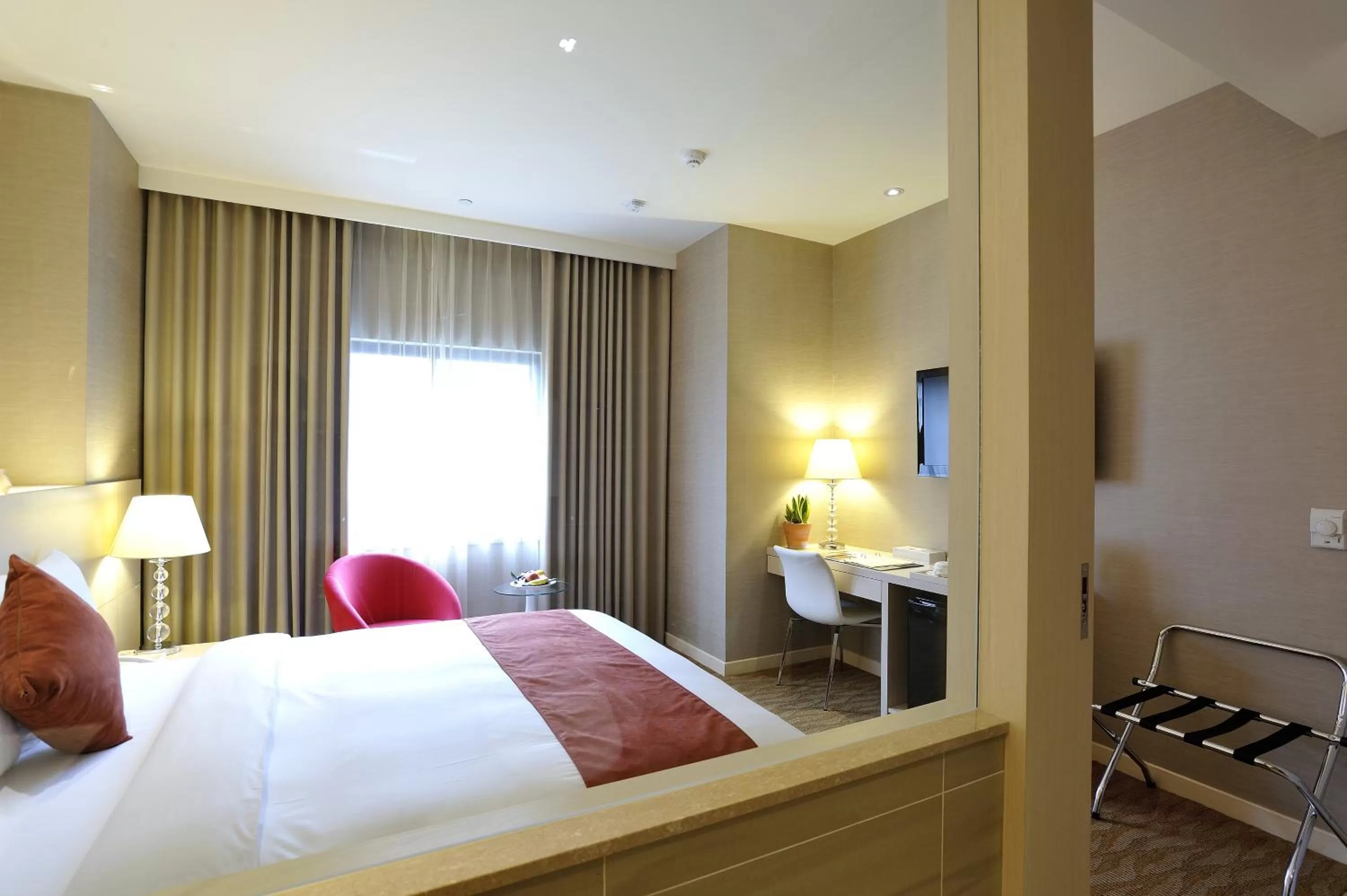 Bedroom, Bed in Hotel Riverview Taipei