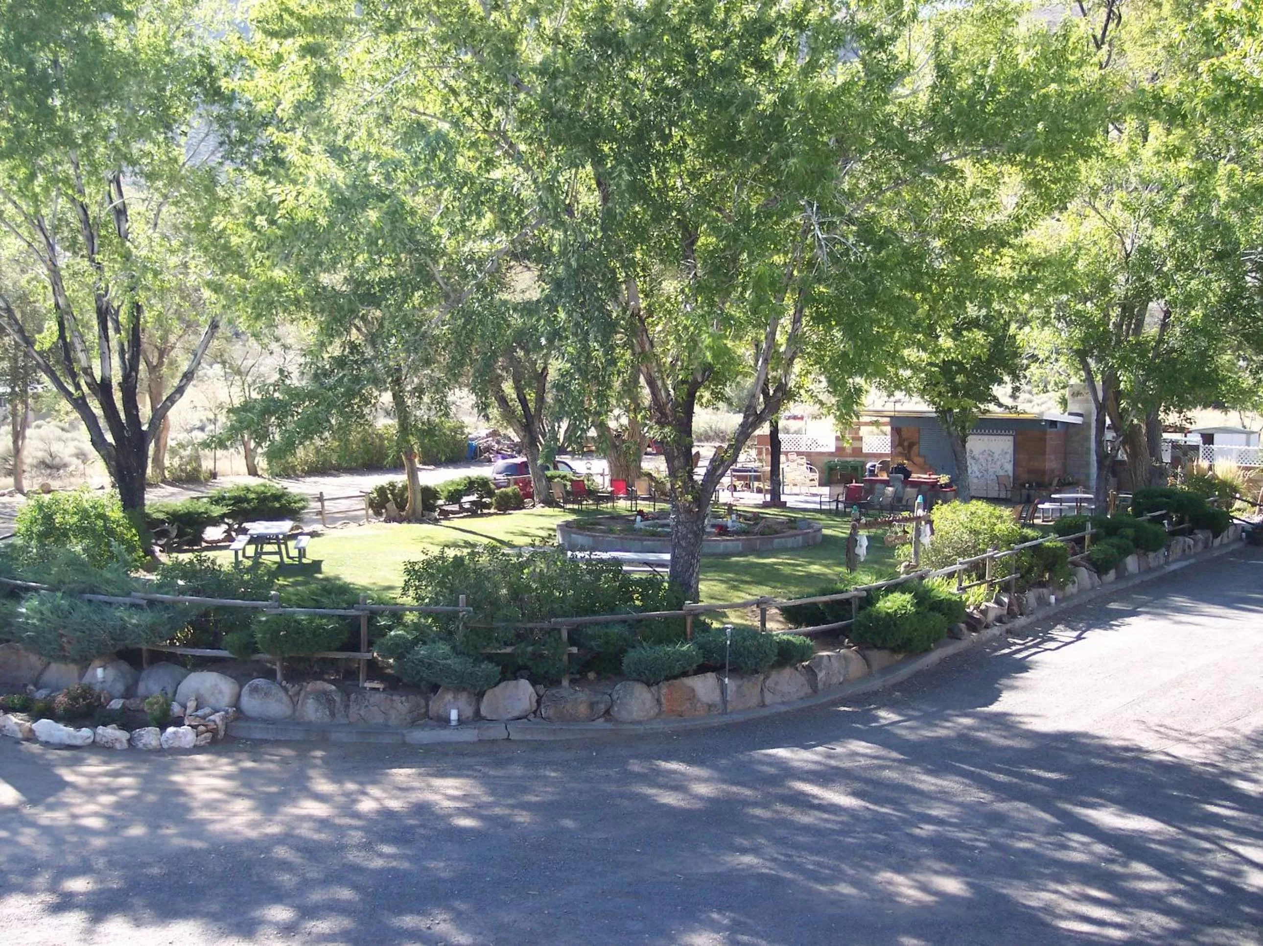 BBQ facilities in Toiyabe Motel