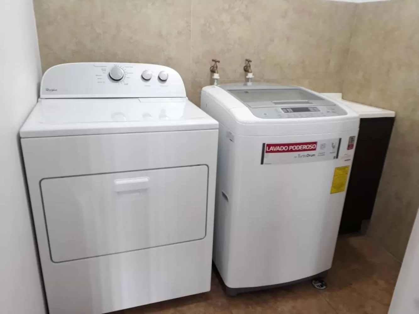 Patio, Bathroom in Misuitehotel La Carolina Quito