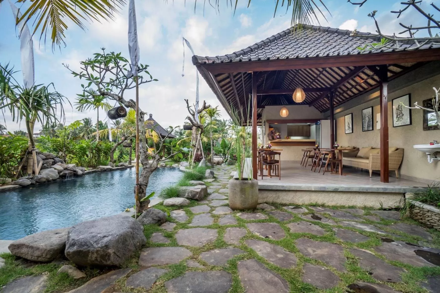Swimming pool in Gerindem Cottages