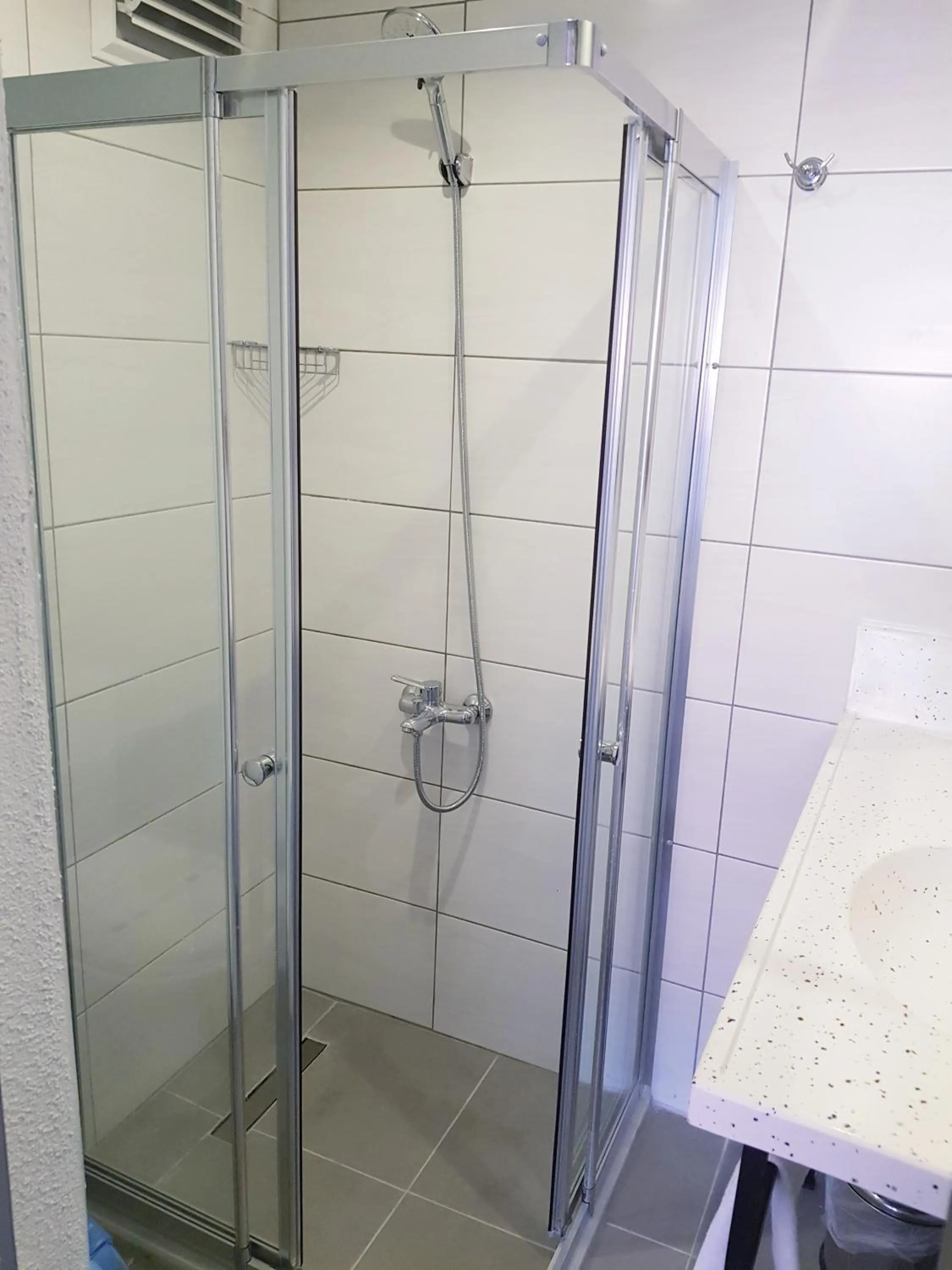 Shower in PANDAN KARAKOY SUİT