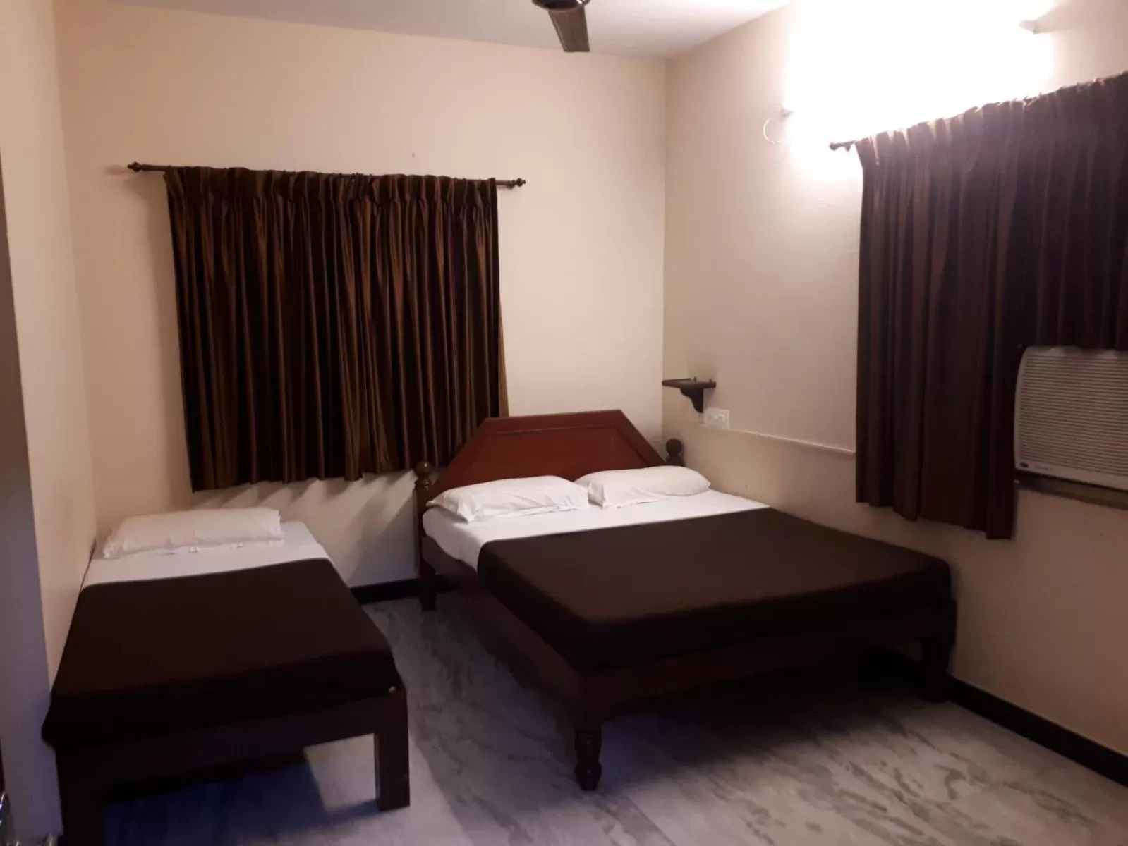 Bed in Rmc travellers inn