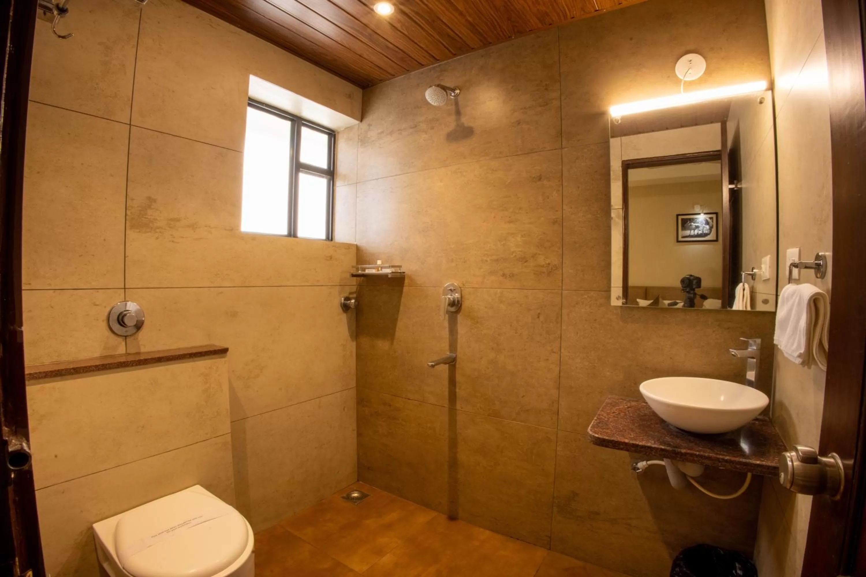 Bathroom in Metro Plaza Hotel by RAK Rooms, Mangaluru