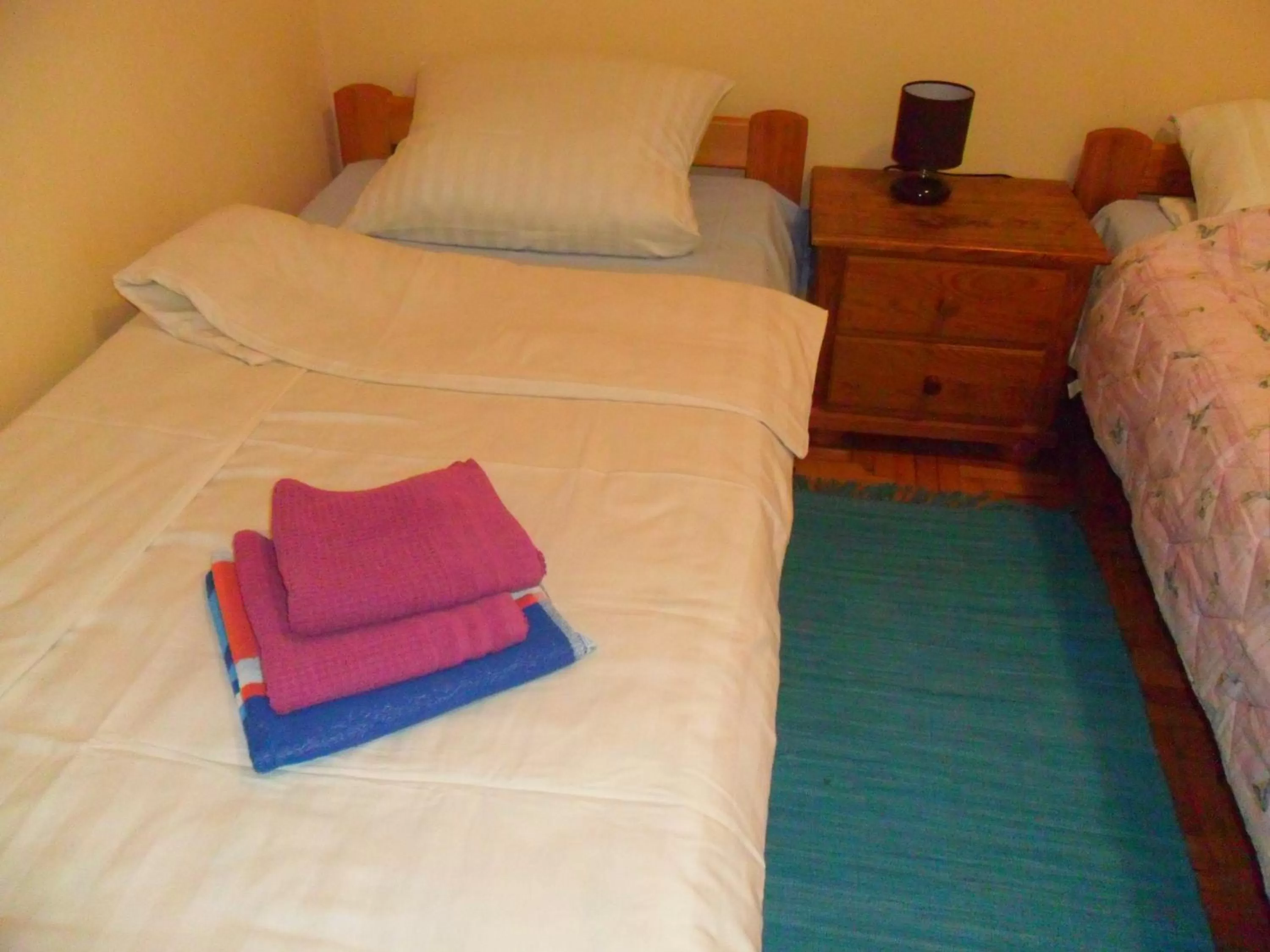 Photo of the whole room, Bed in Rooms MBM