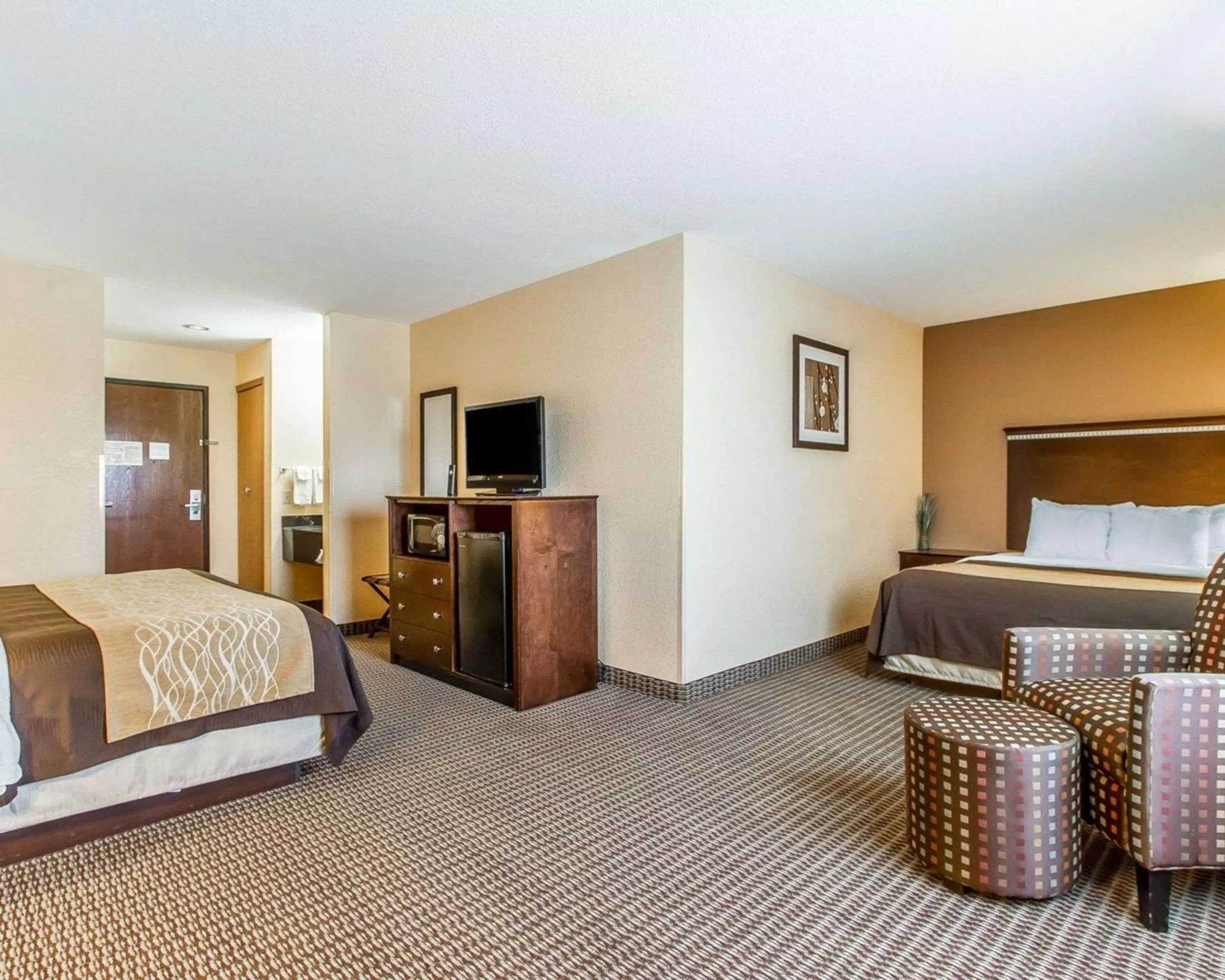Photo of the whole room, Bed in Quality Inn & Suites Mount Pleasant