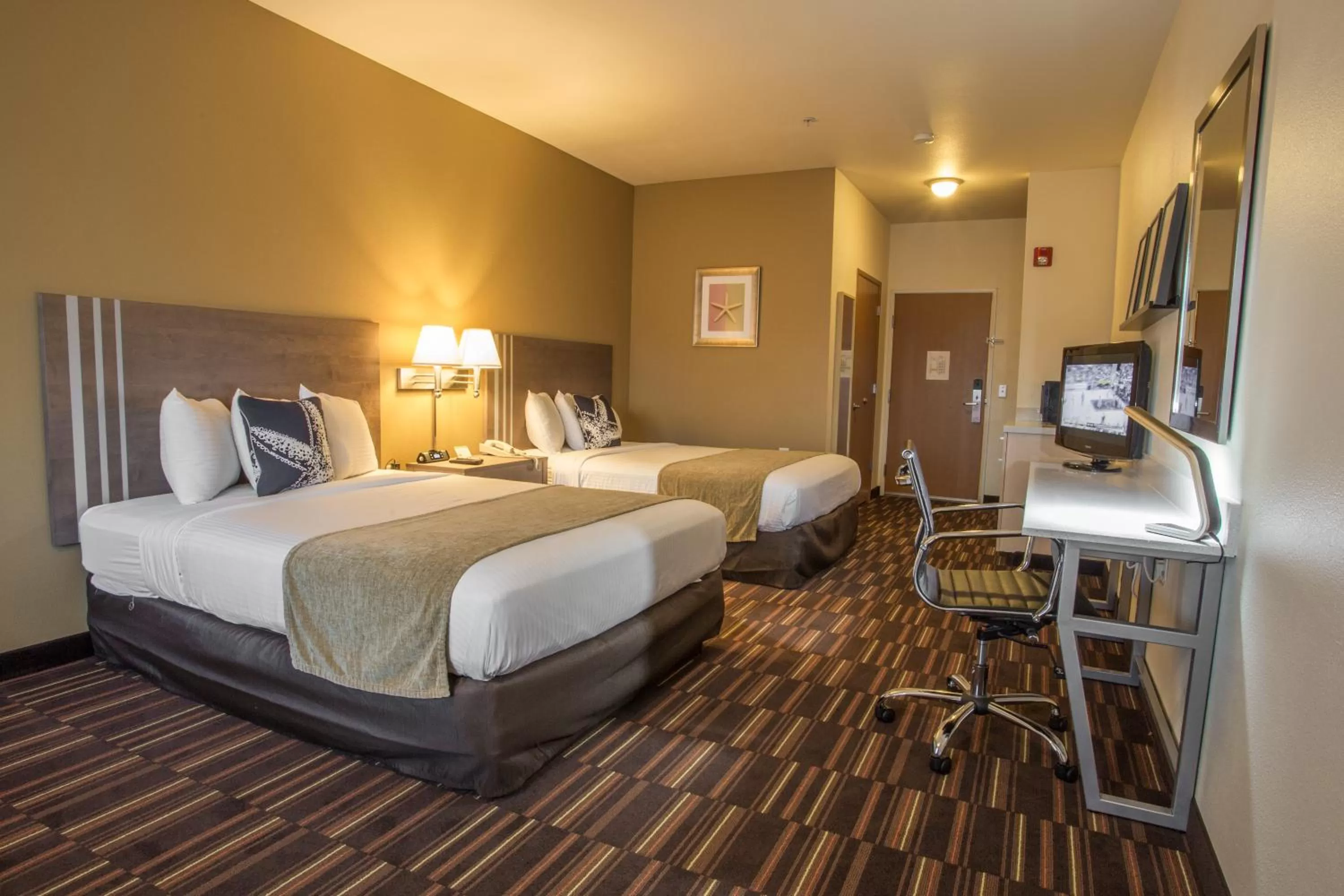 Photo of the whole room, Bed in Inn at Wecoma