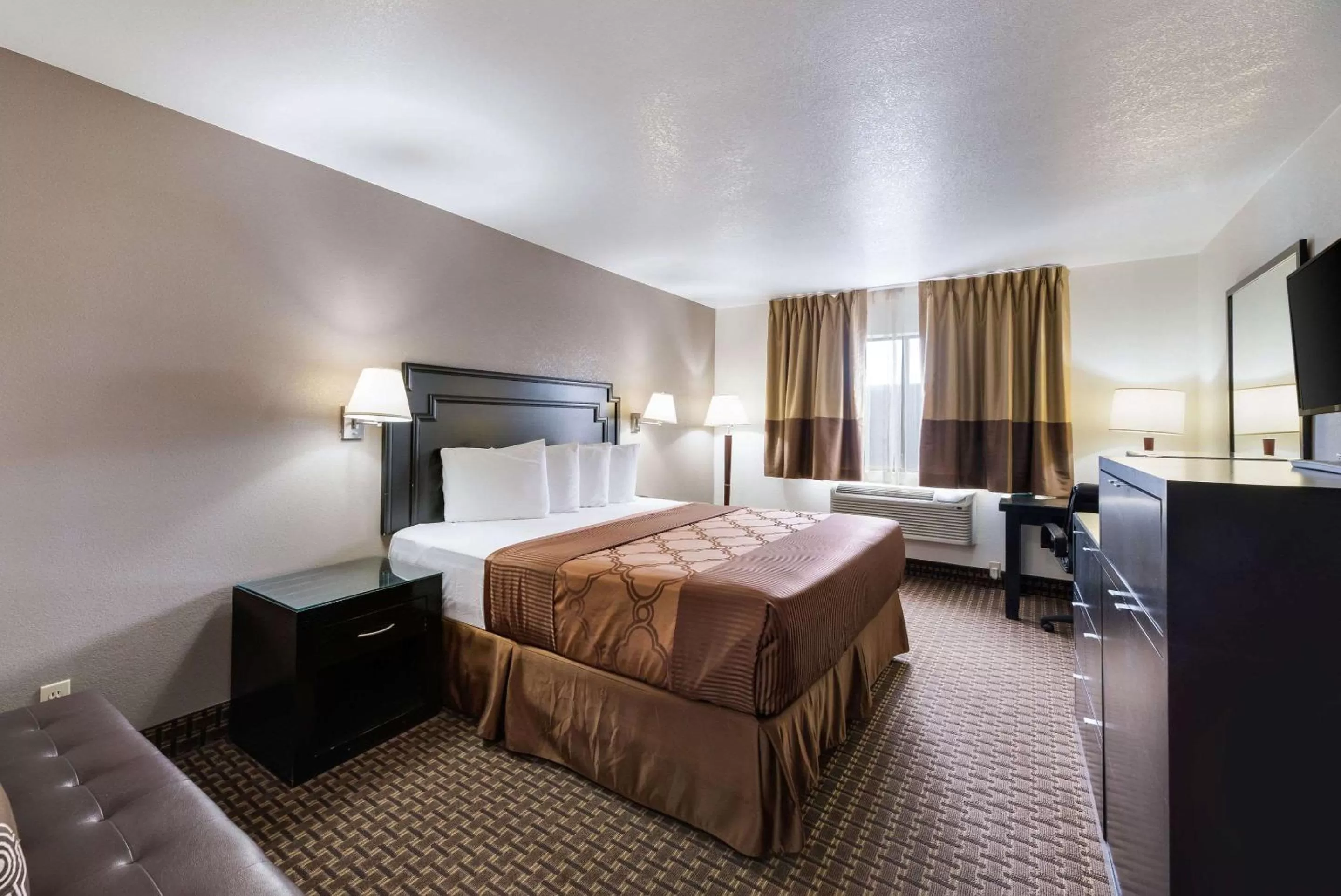 Photo of the whole room, Bed in Econo Lodge Inn & Suites Williams - Grand Canyon Area