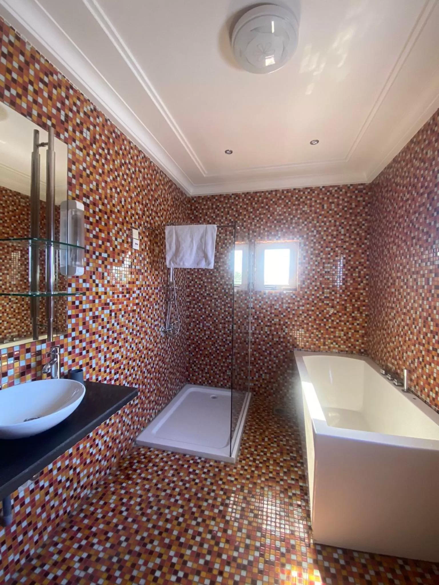 Bathroom in L'Oasis Guesthouse