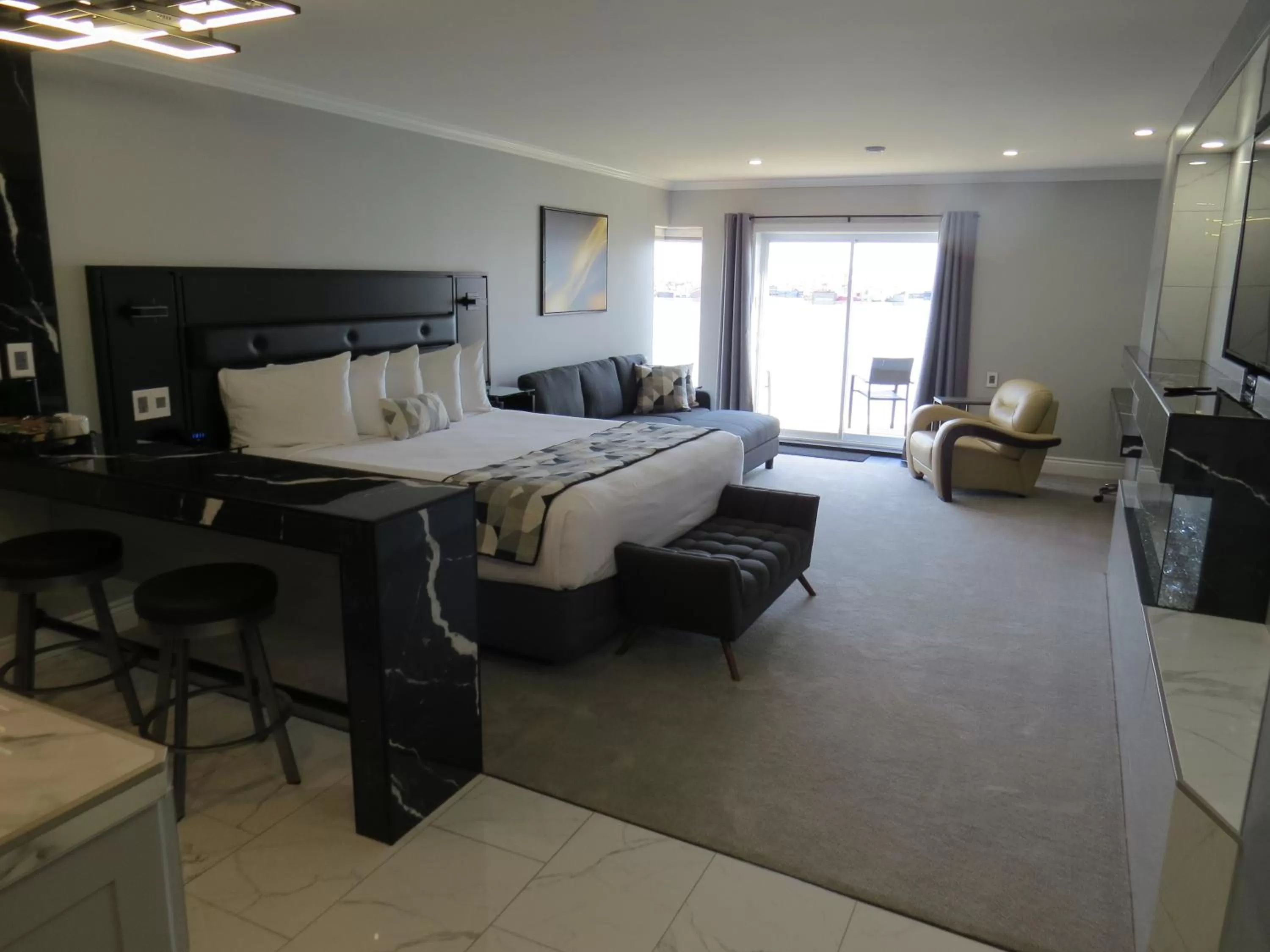 Bed in Dockside Suites