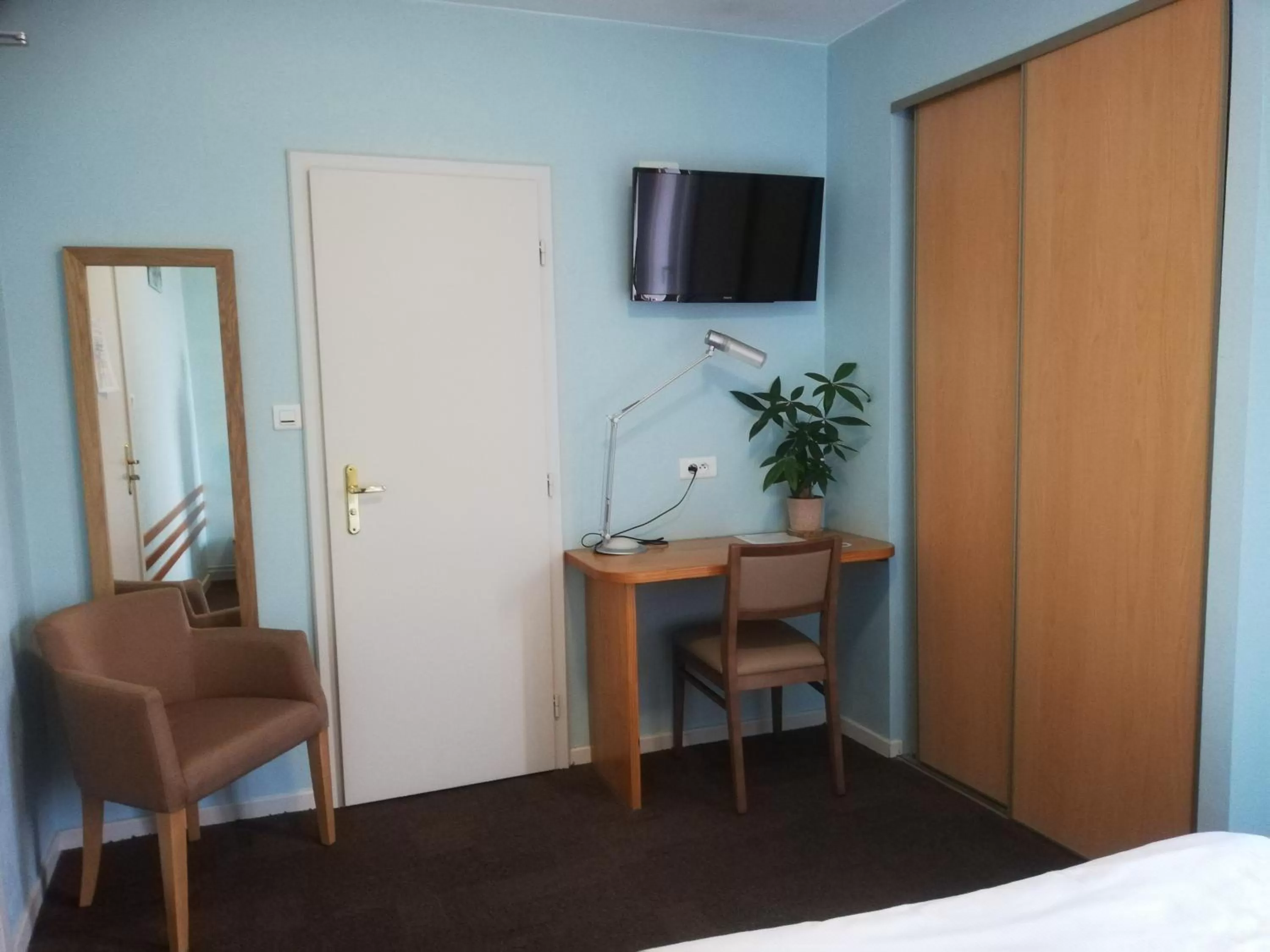 Seating area, Bed in Hôtel Restaurant Le Moschenross