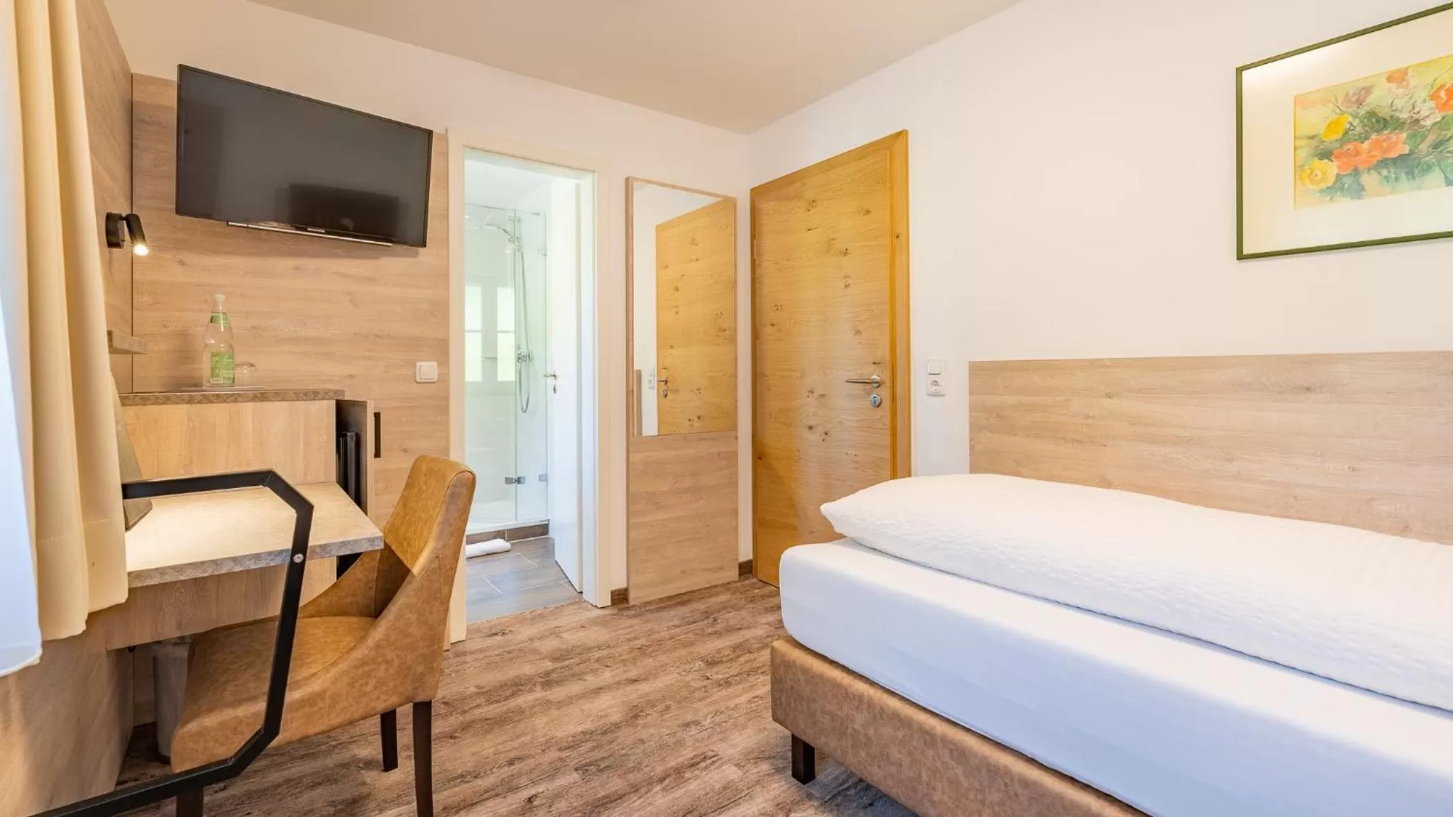 Bed in Hotel Steffl Garni inkl Chiemgau Karte