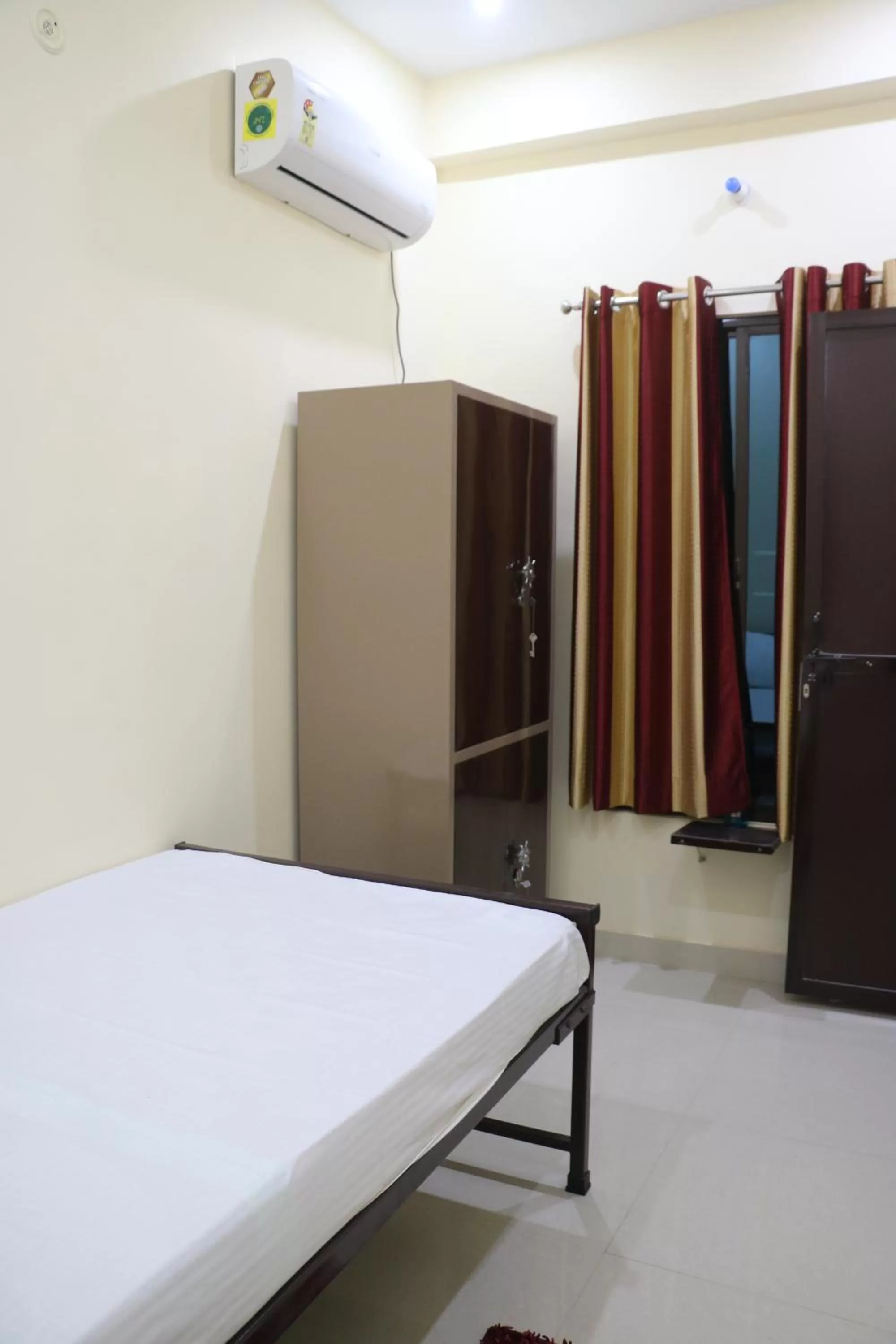 Bedroom, Bed in Saraswati Palace