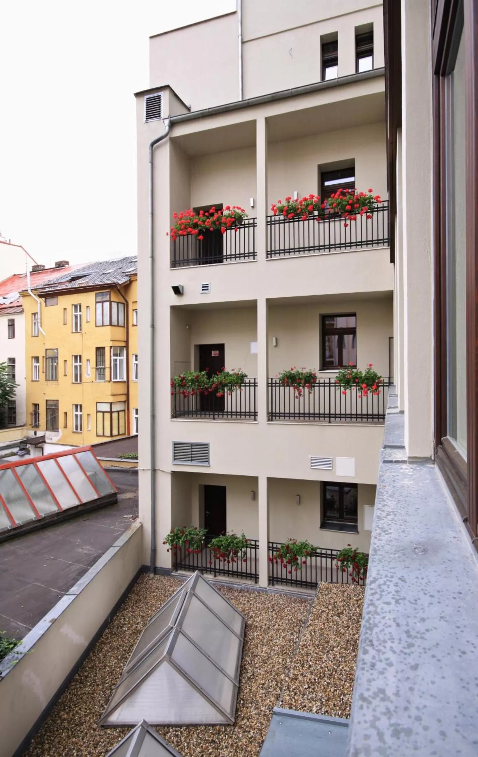 Balcony/Terrace in Pure White