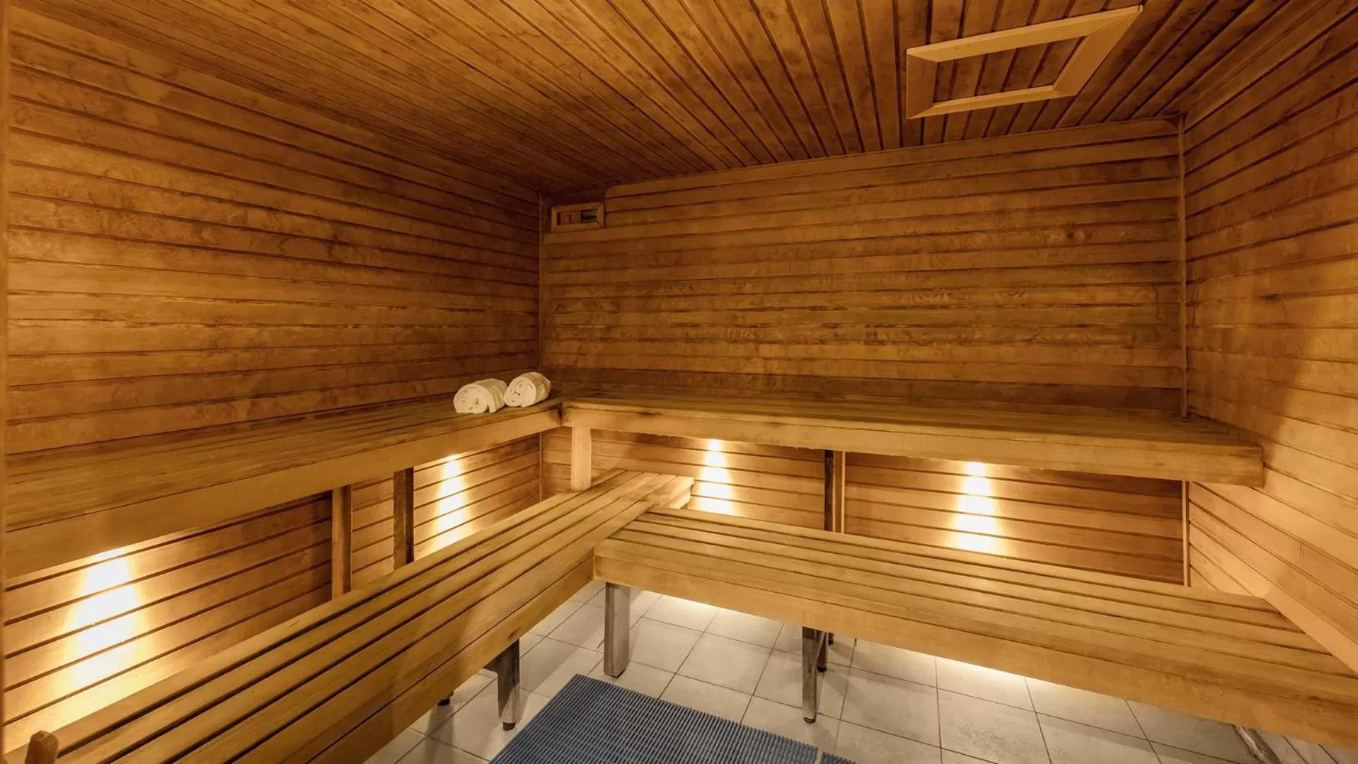 Sauna in Oaks Melbourne on Market Hotel