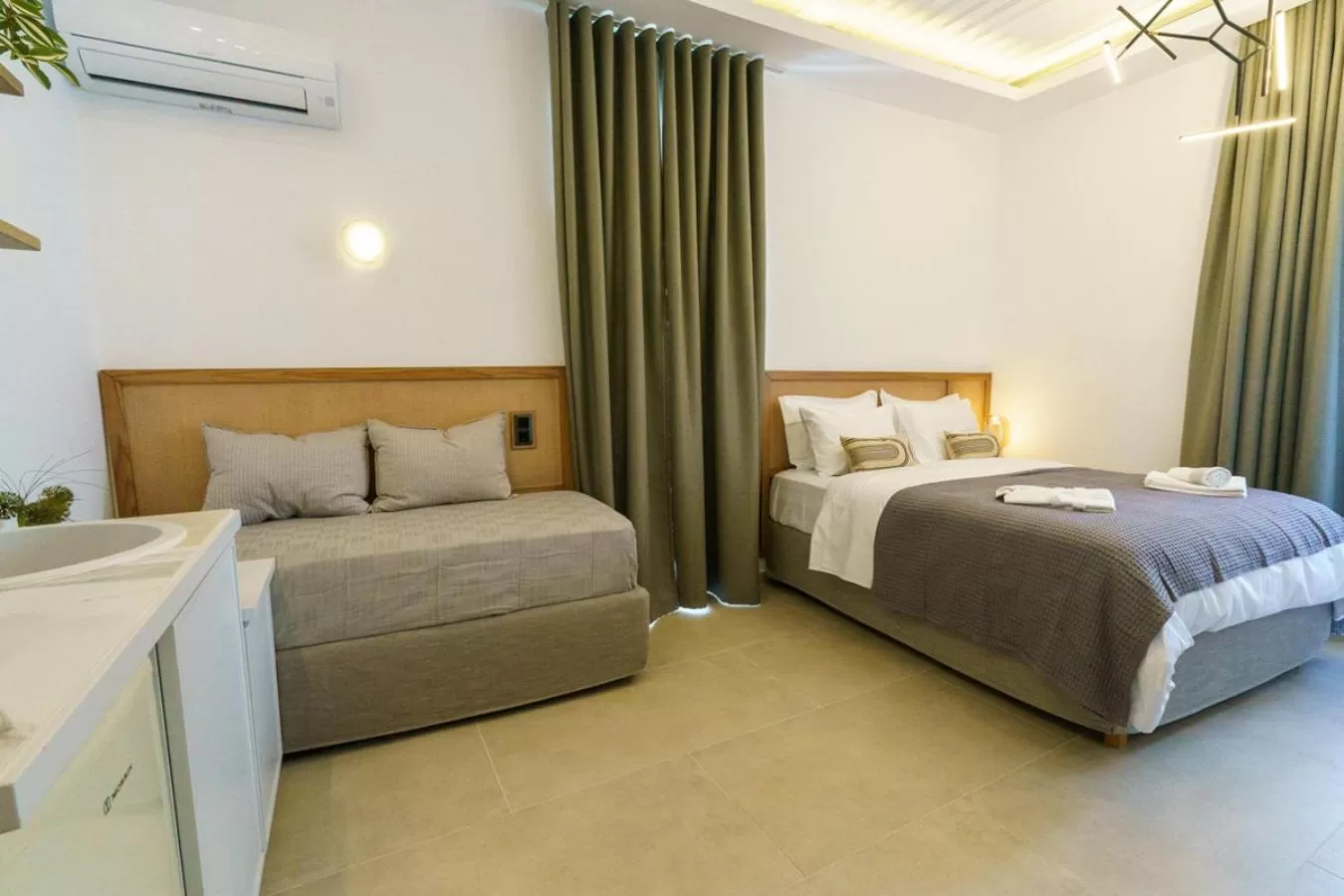 Bed in La Vie Hydra Luxury Suites