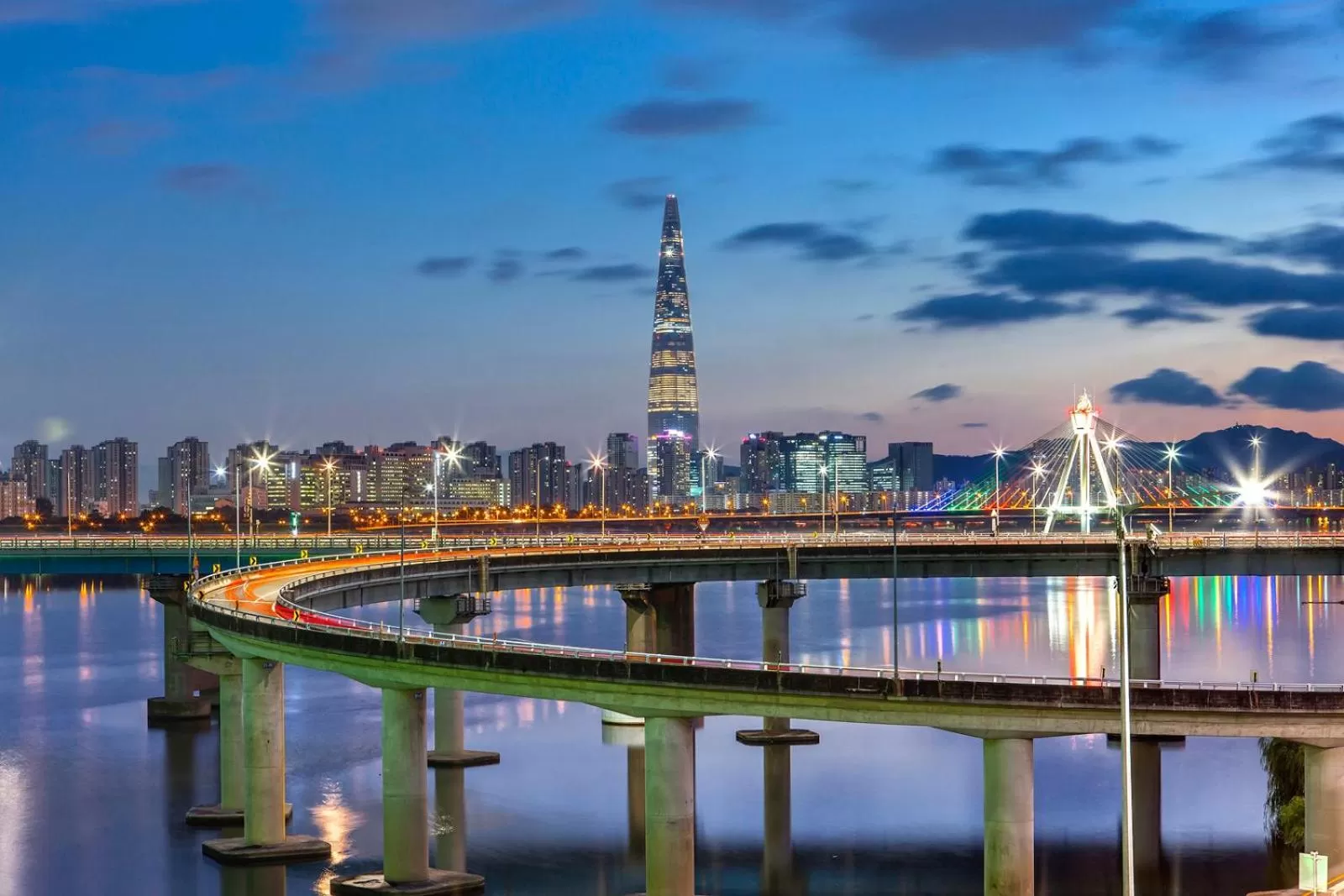 Facade/entrance in Signiel Seoul