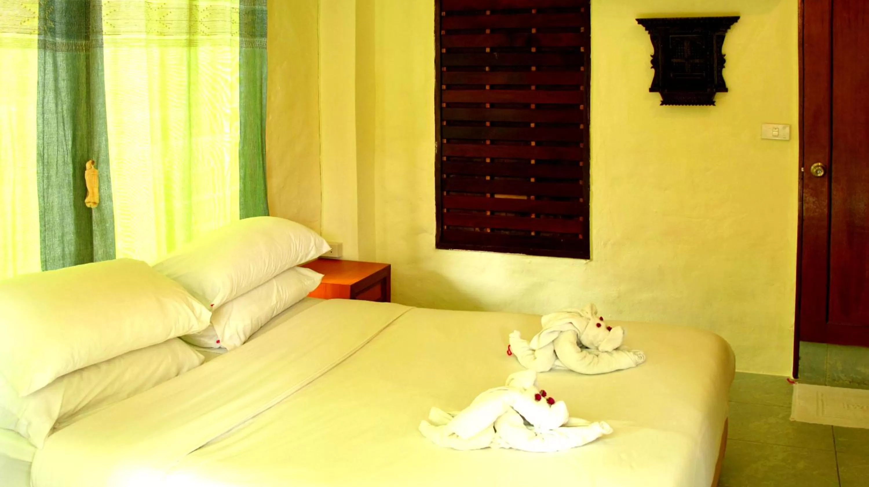 Photo of the whole room, Bed in Sea-Sun Bungalow & Resort