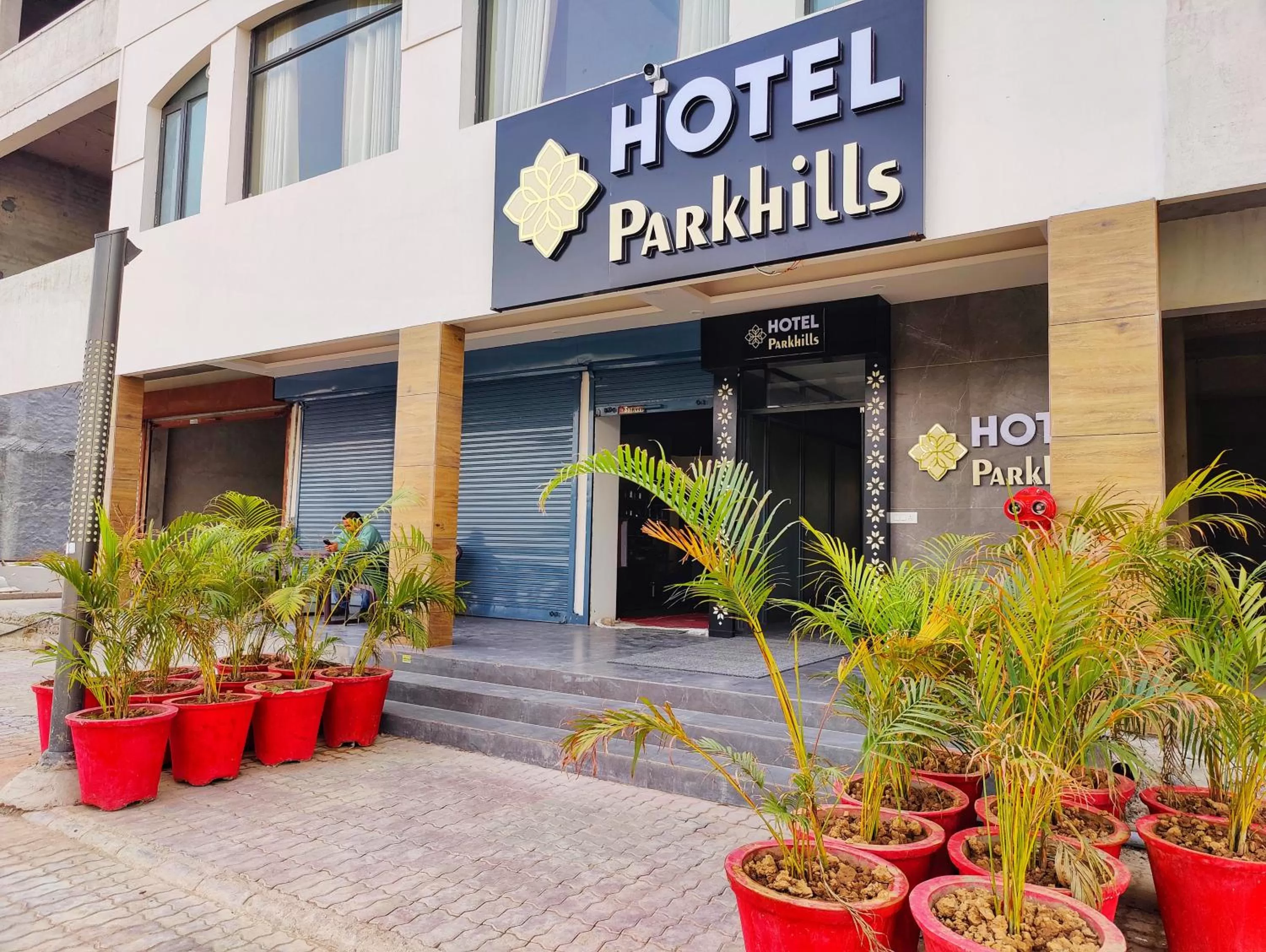 Property building in Hotel Park Hills